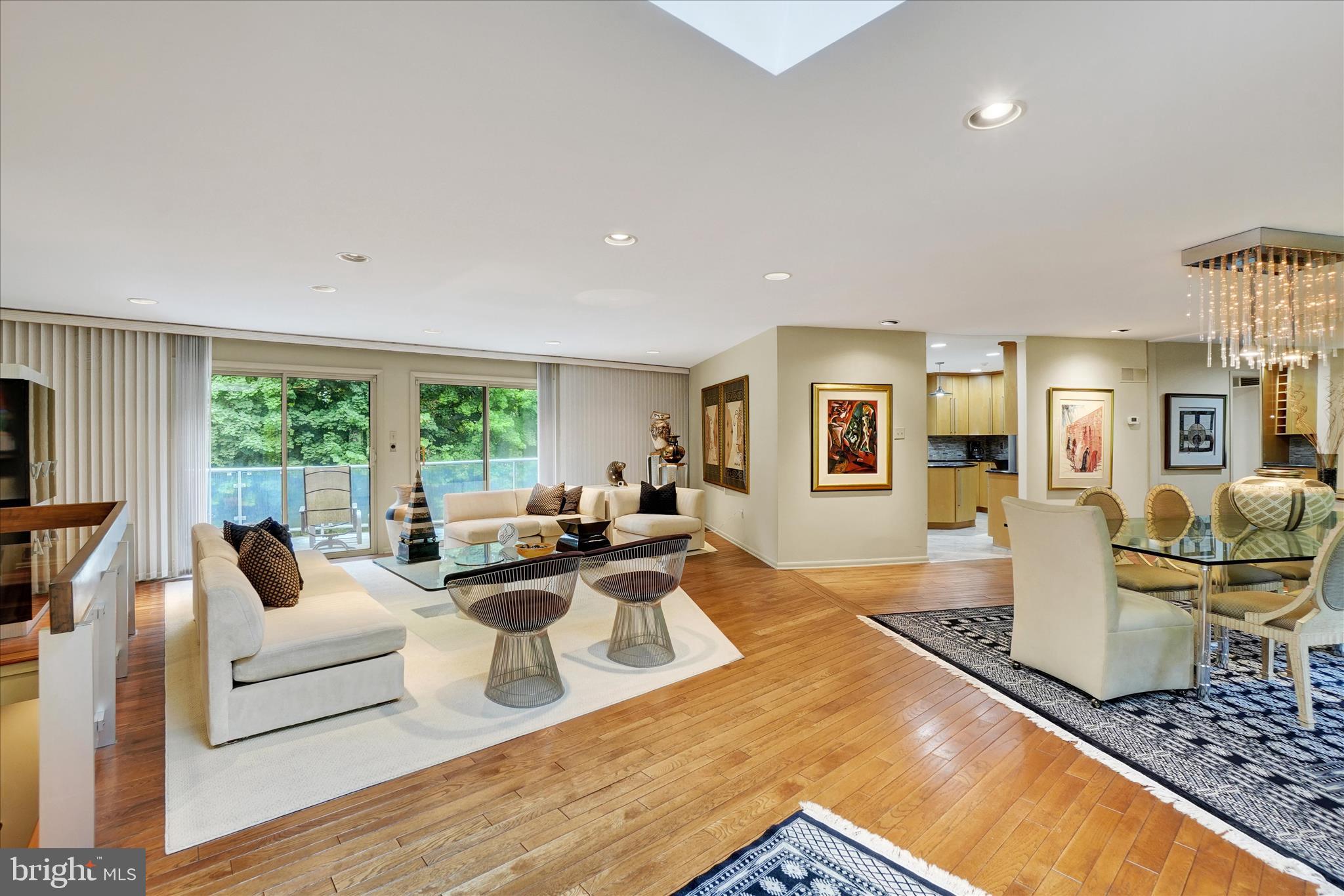 STRATHCONA HILLS - Residential