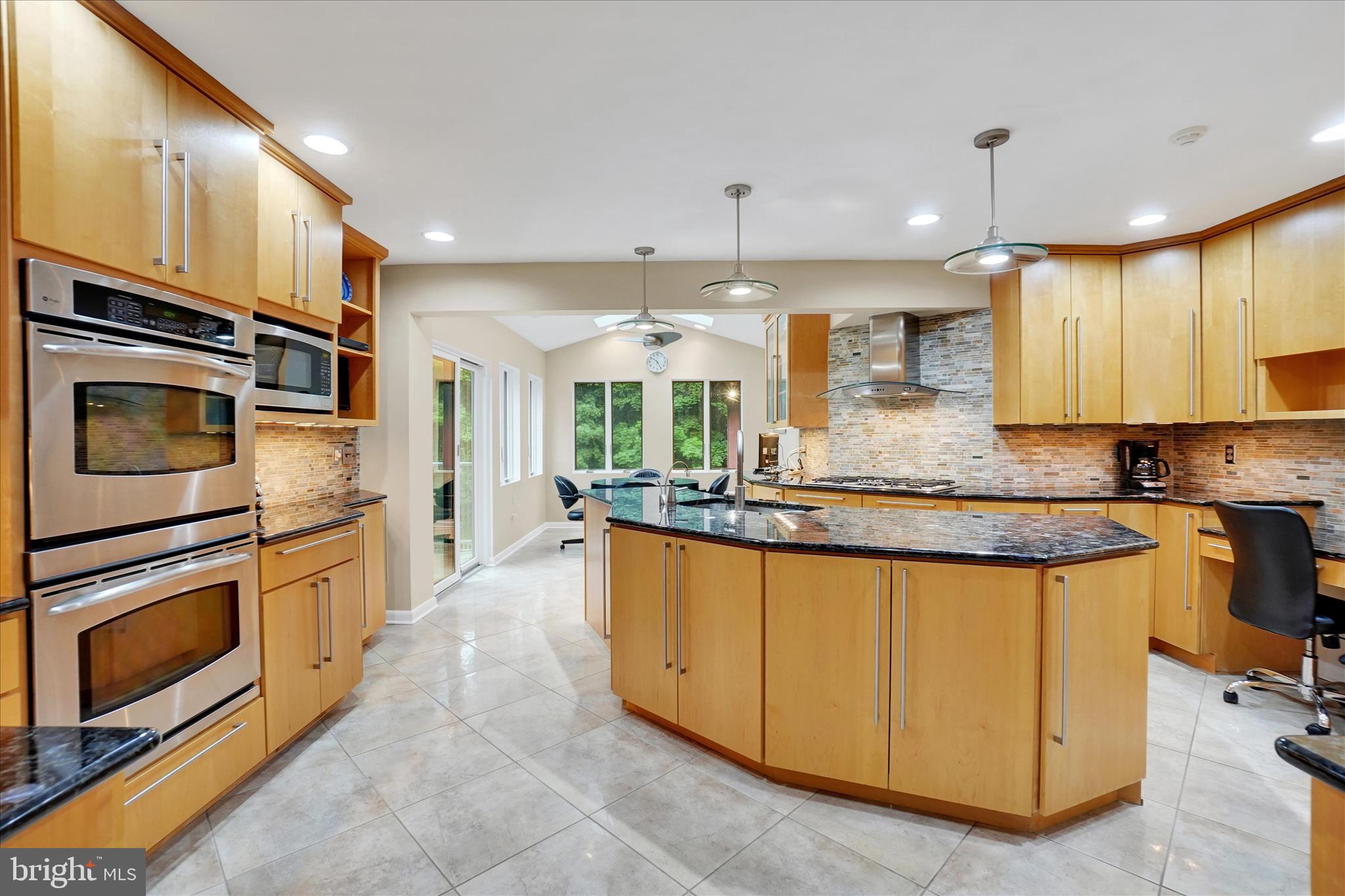 STRATHCONA HILLS - Residential