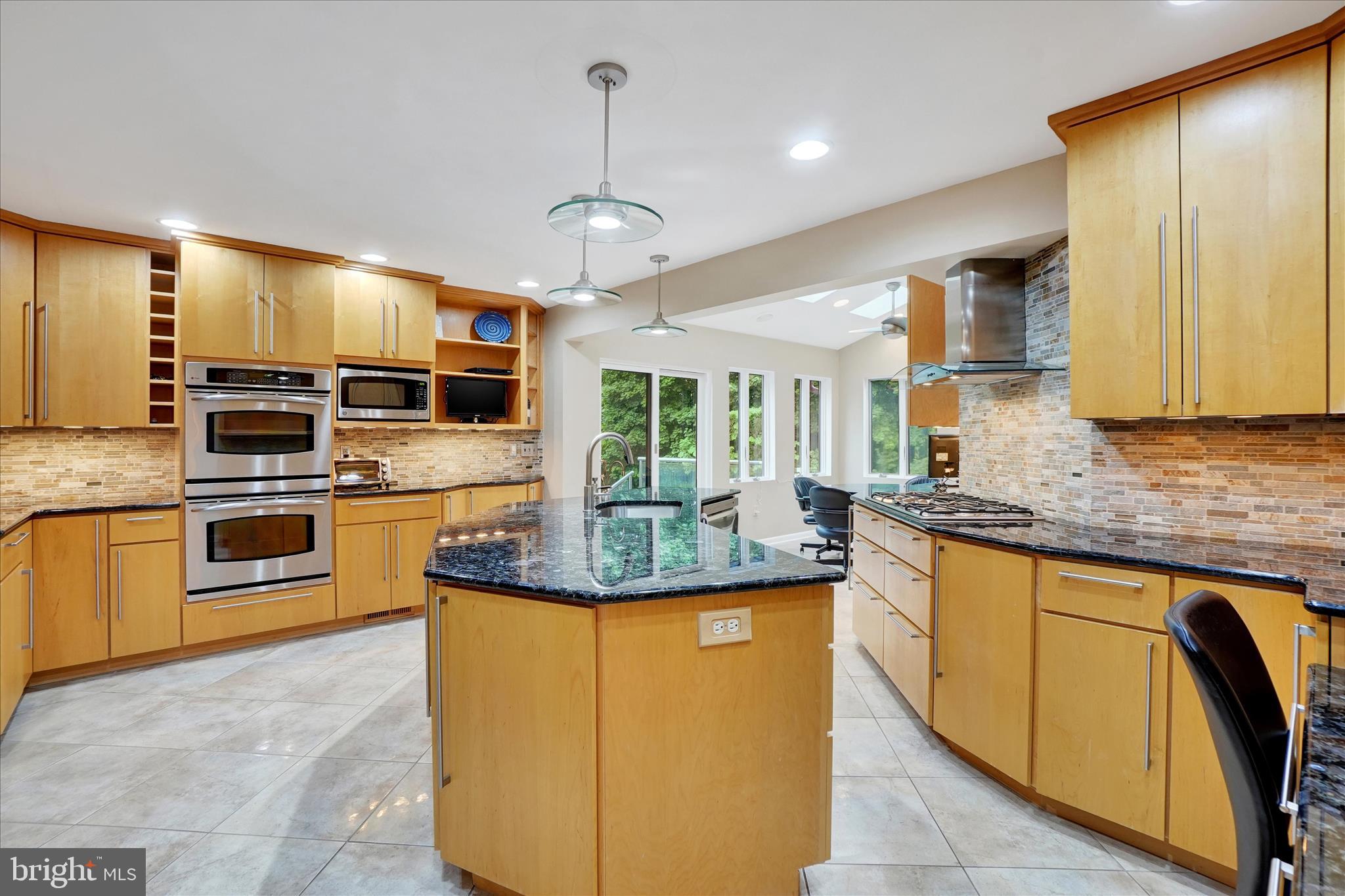 STRATHCONA HILLS - Residential