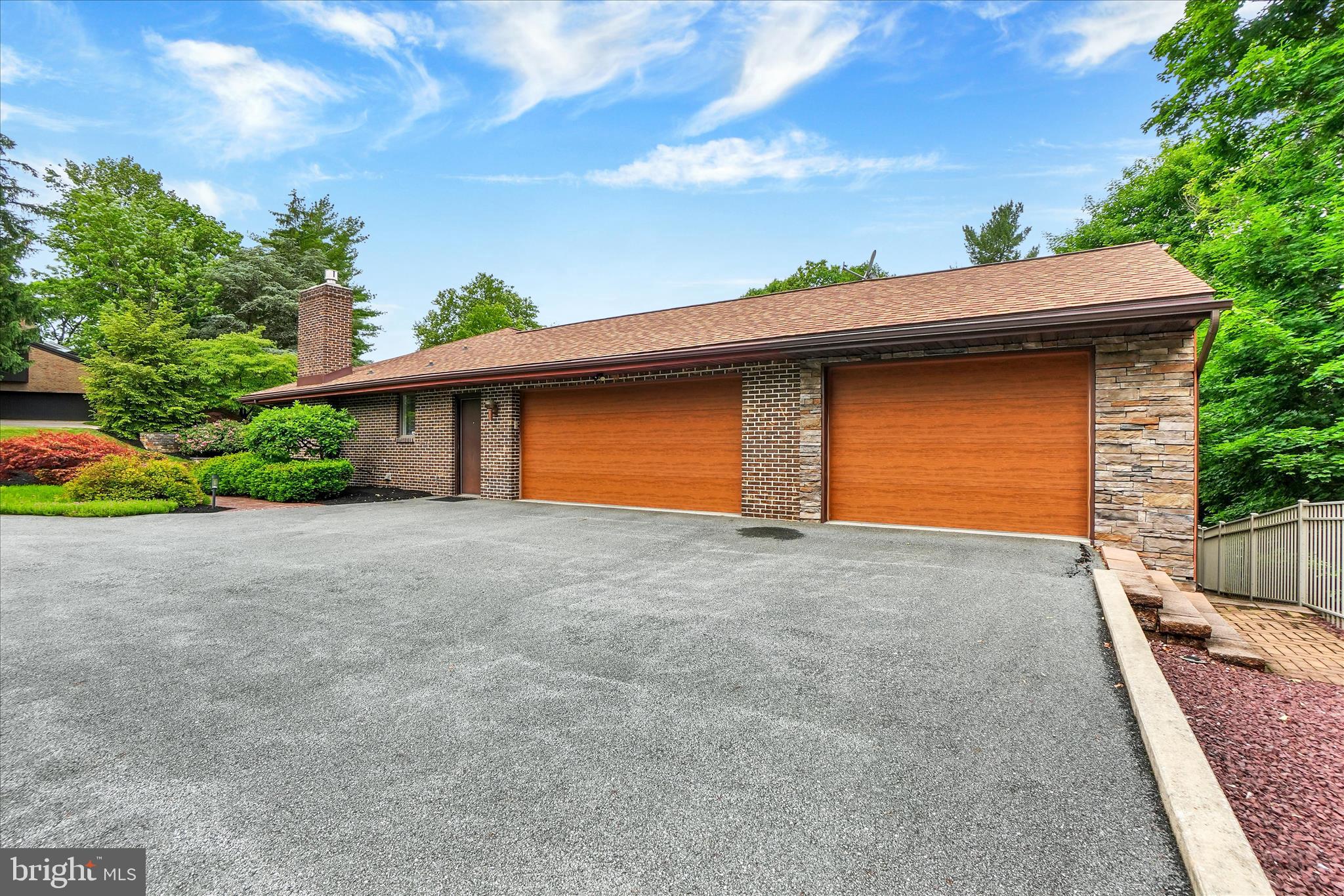 STRATHCONA HILLS - Residential