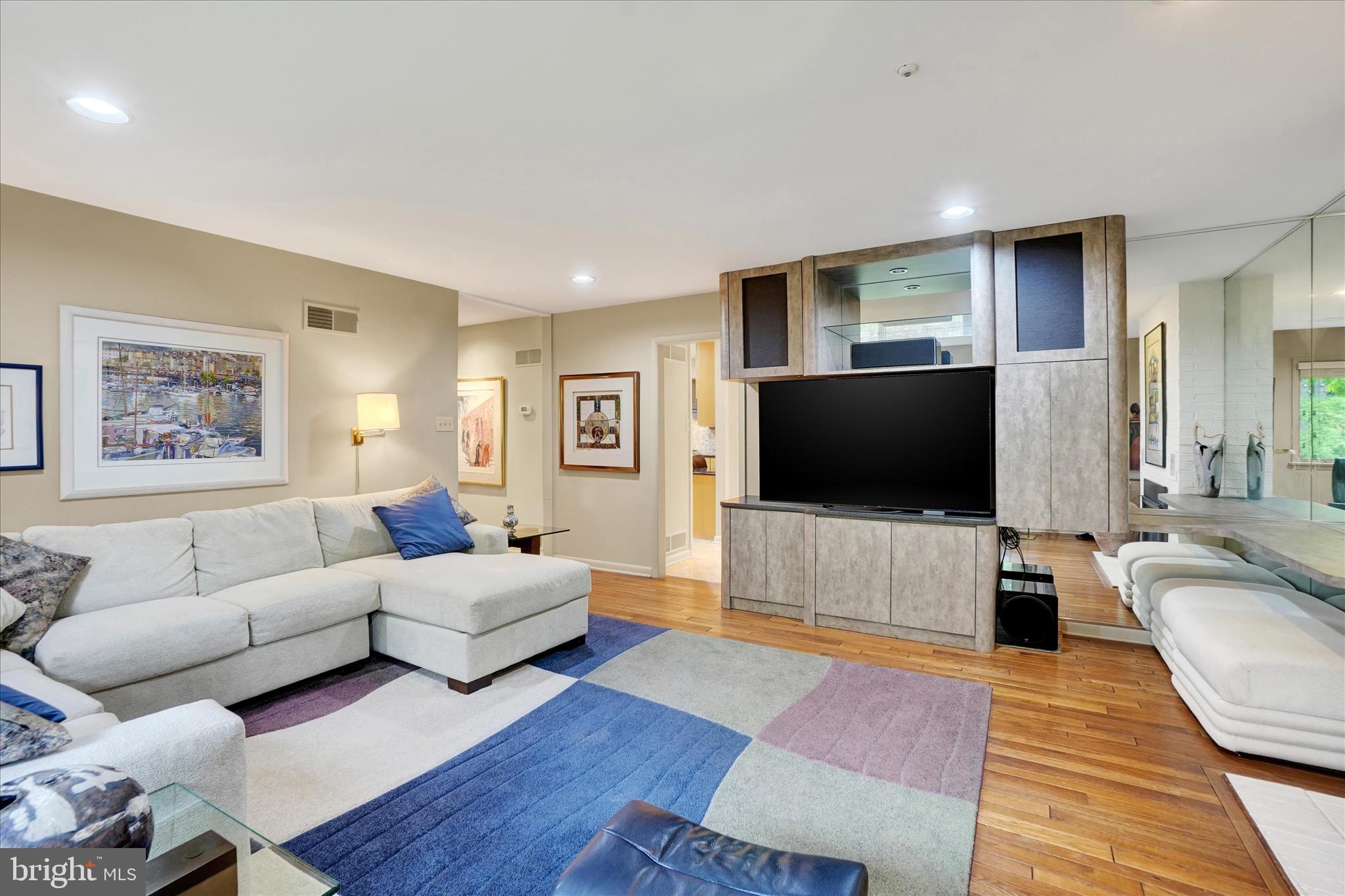 STRATHCONA HILLS - Residential
