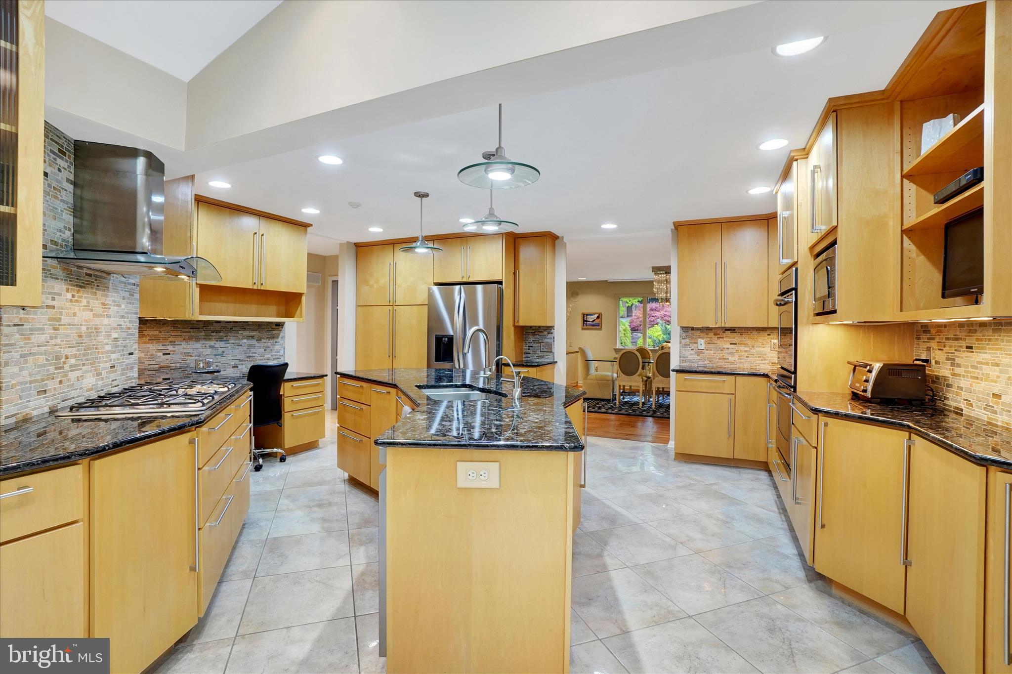 STRATHCONA HILLS - Residential