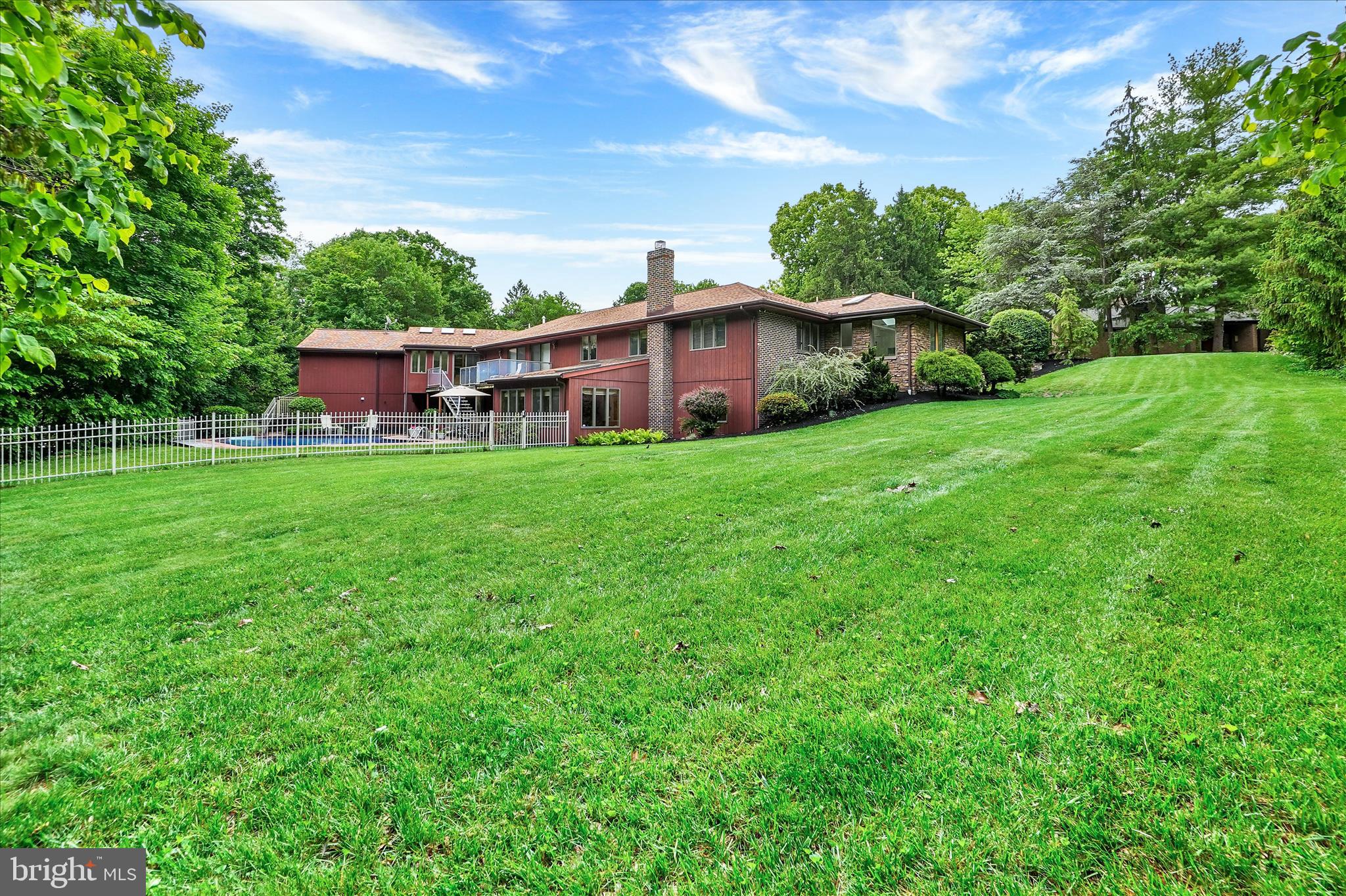 STRATHCONA HILLS - Residential