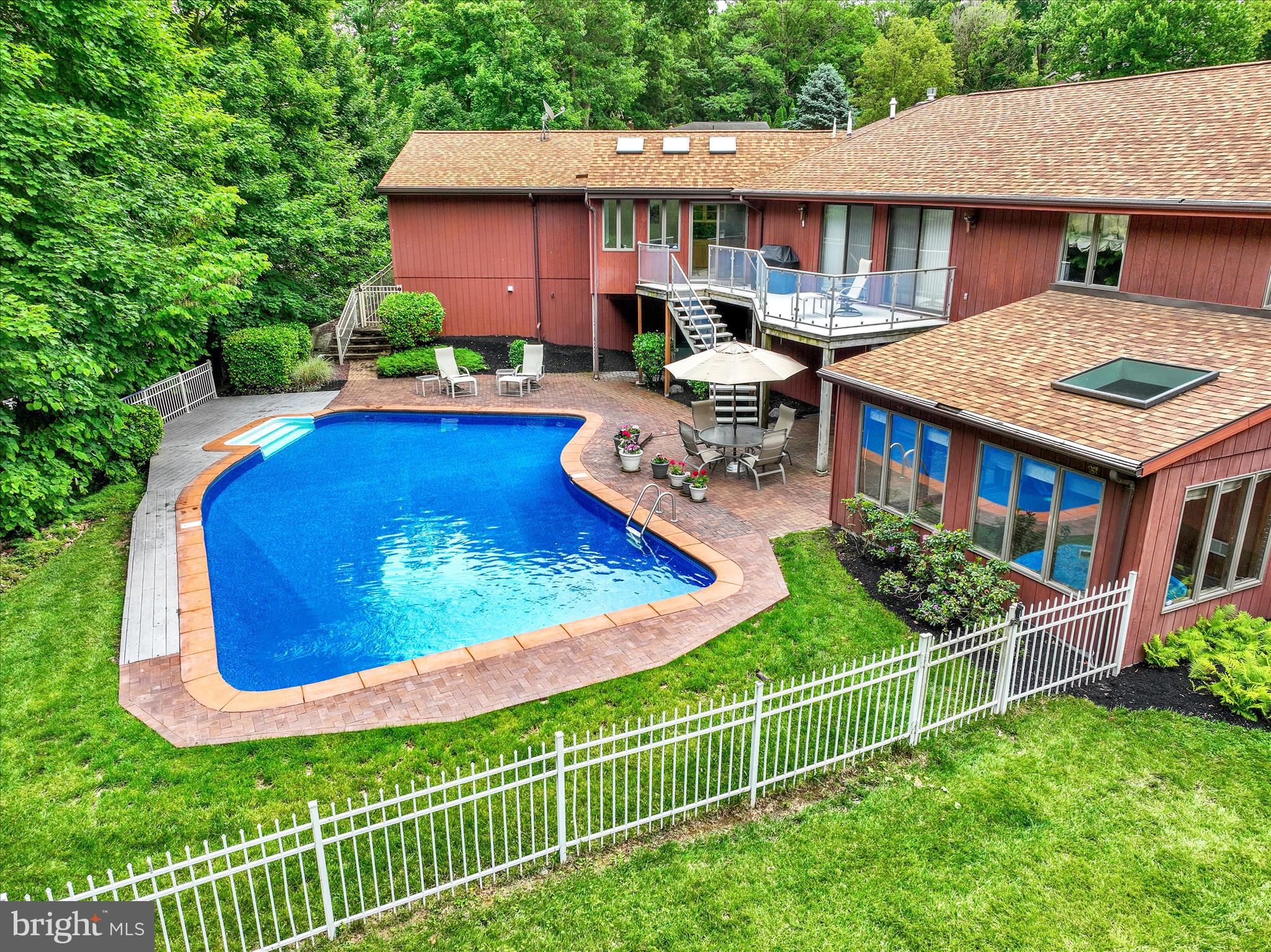 STRATHCONA HILLS - Residential
