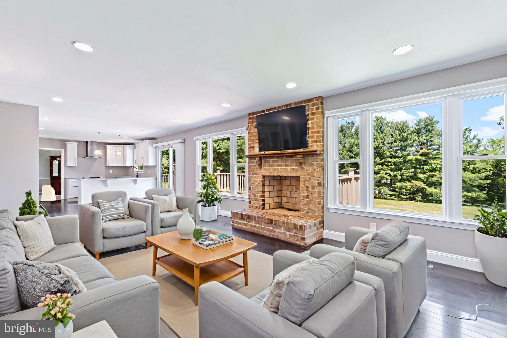BURNHAM HILLS - Residential