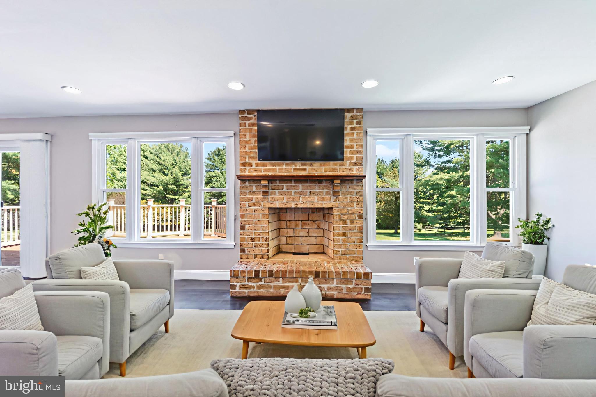 BURNHAM HILLS - Residential