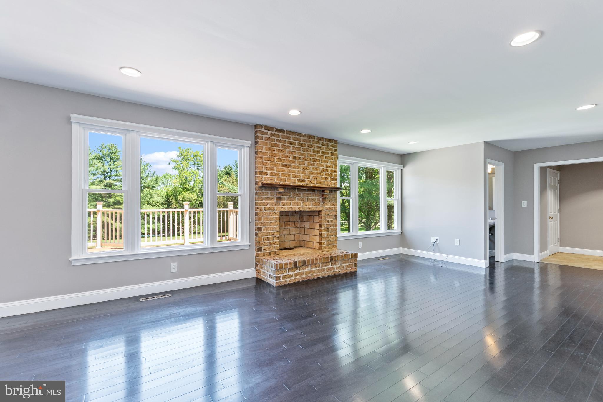 BURNHAM HILLS - Residential