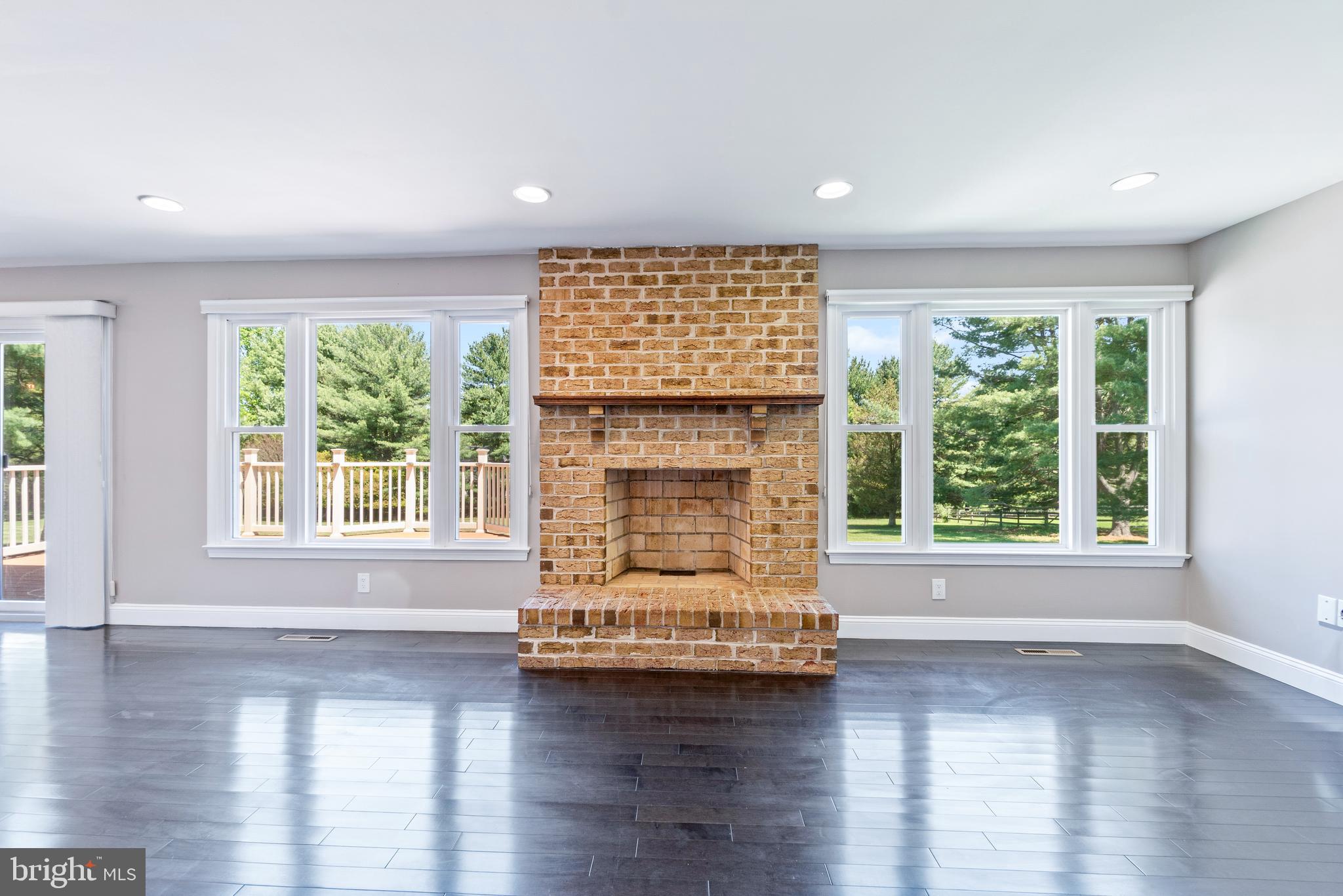 BURNHAM HILLS - Residential