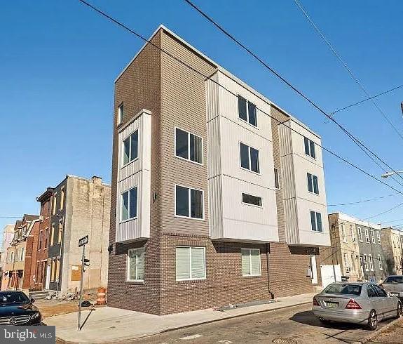 5 year old Triplex.  First floor 4 bedrooms;  second floor 3 bedrooms; third floor 3 bedrooms. 5 year tax abatement still in effect.  Walking distance to Drexel University & University of Pennsylvania.