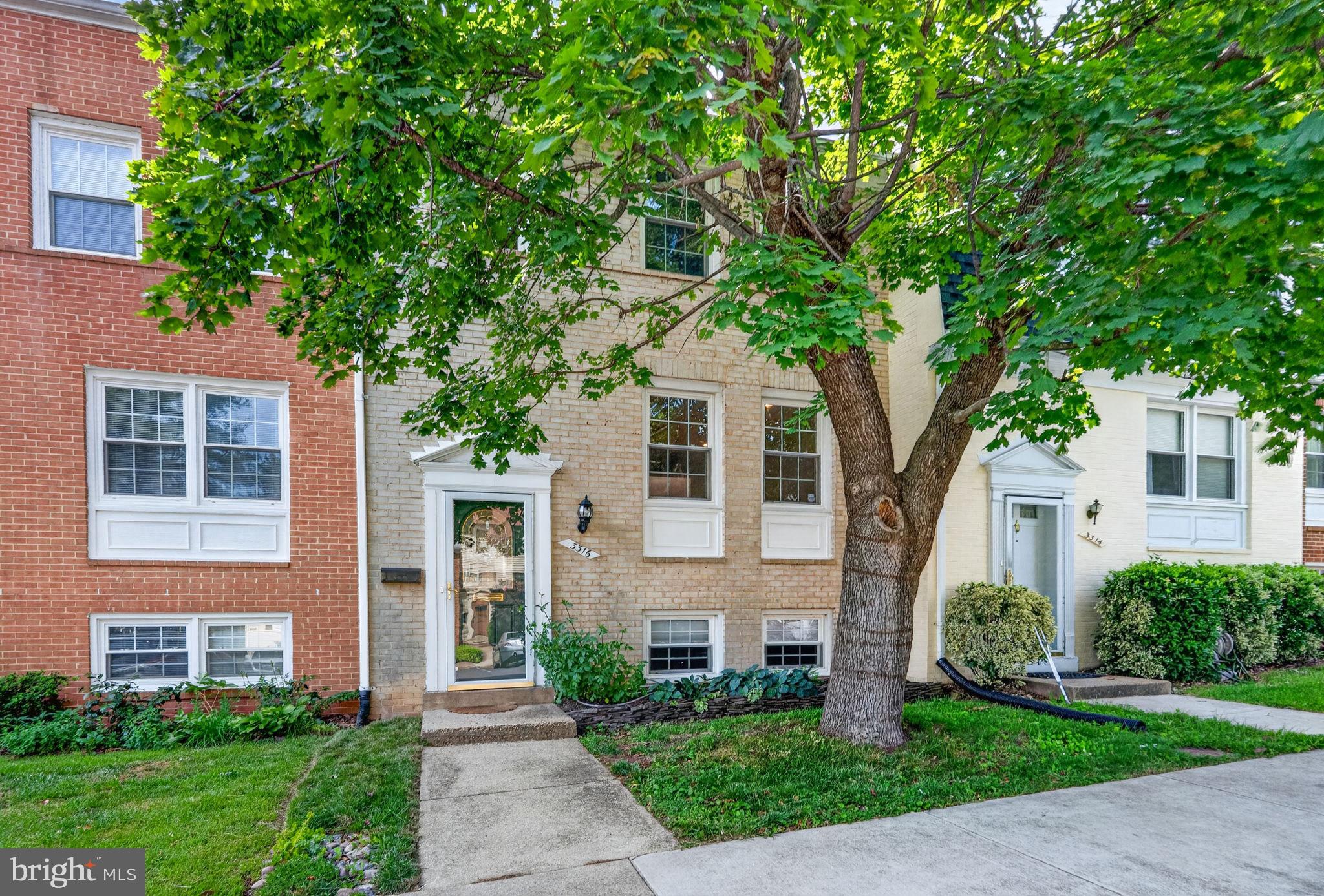 STRATHMEADE SQUARE - Residential