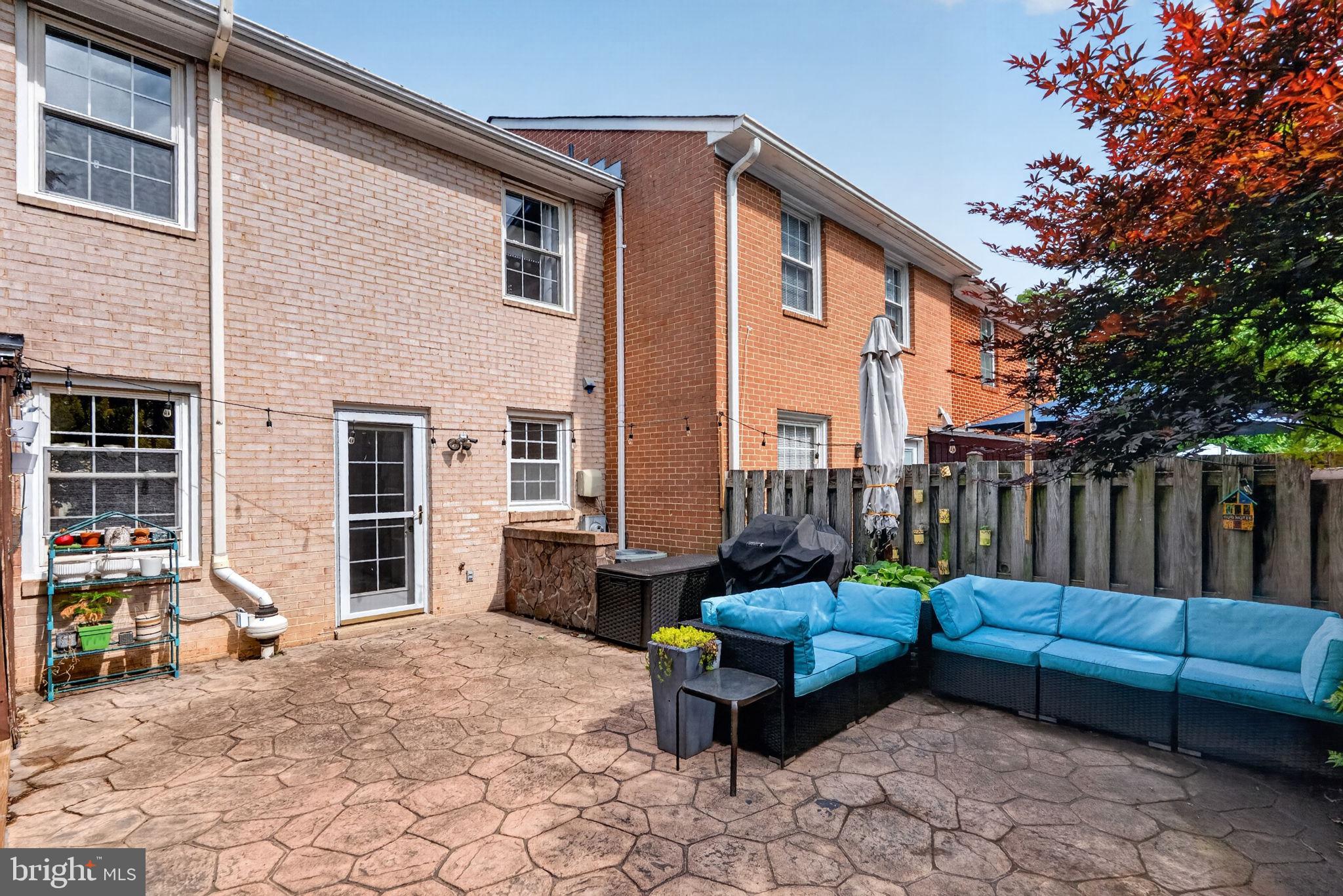 STRATHMEADE SQUARE - Residential