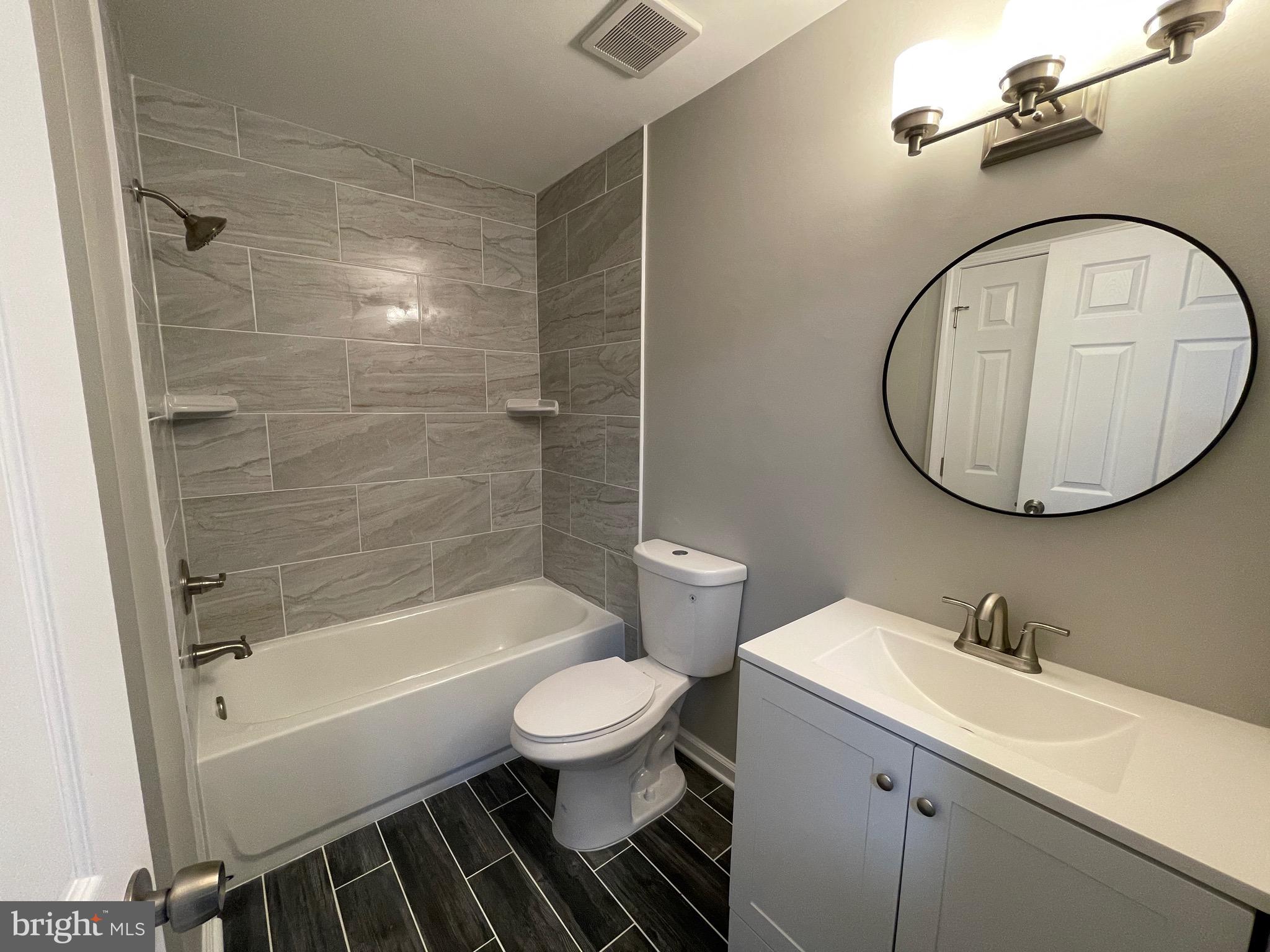 CLUSTERS AT WOODLAWN - Residential Lease
