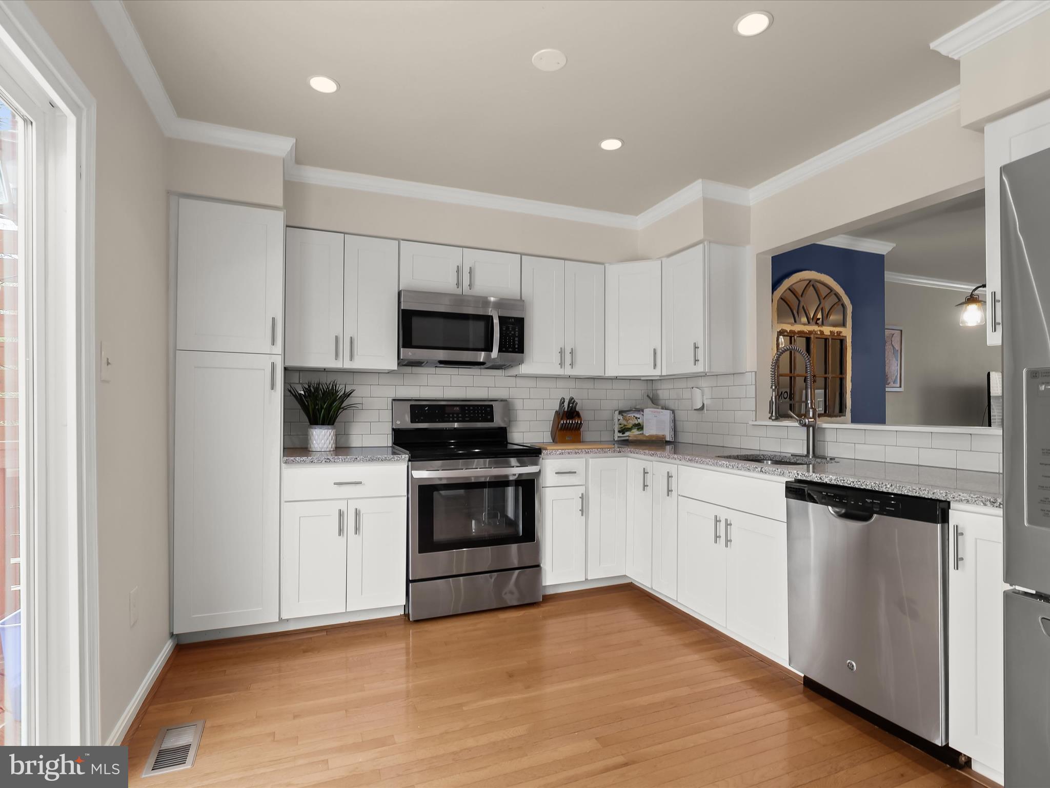 WILLIAMSBURG VILLAGE - Residential