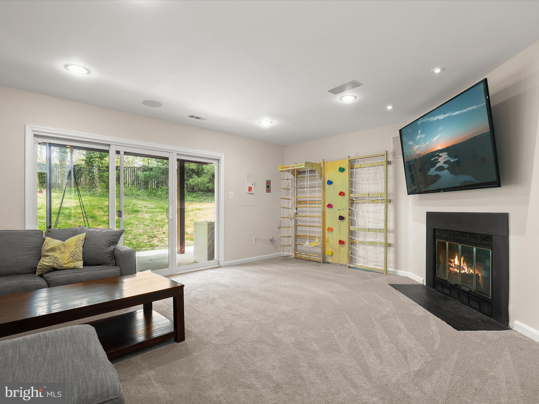 WILLIAMSBURG VILLAGE - Residential