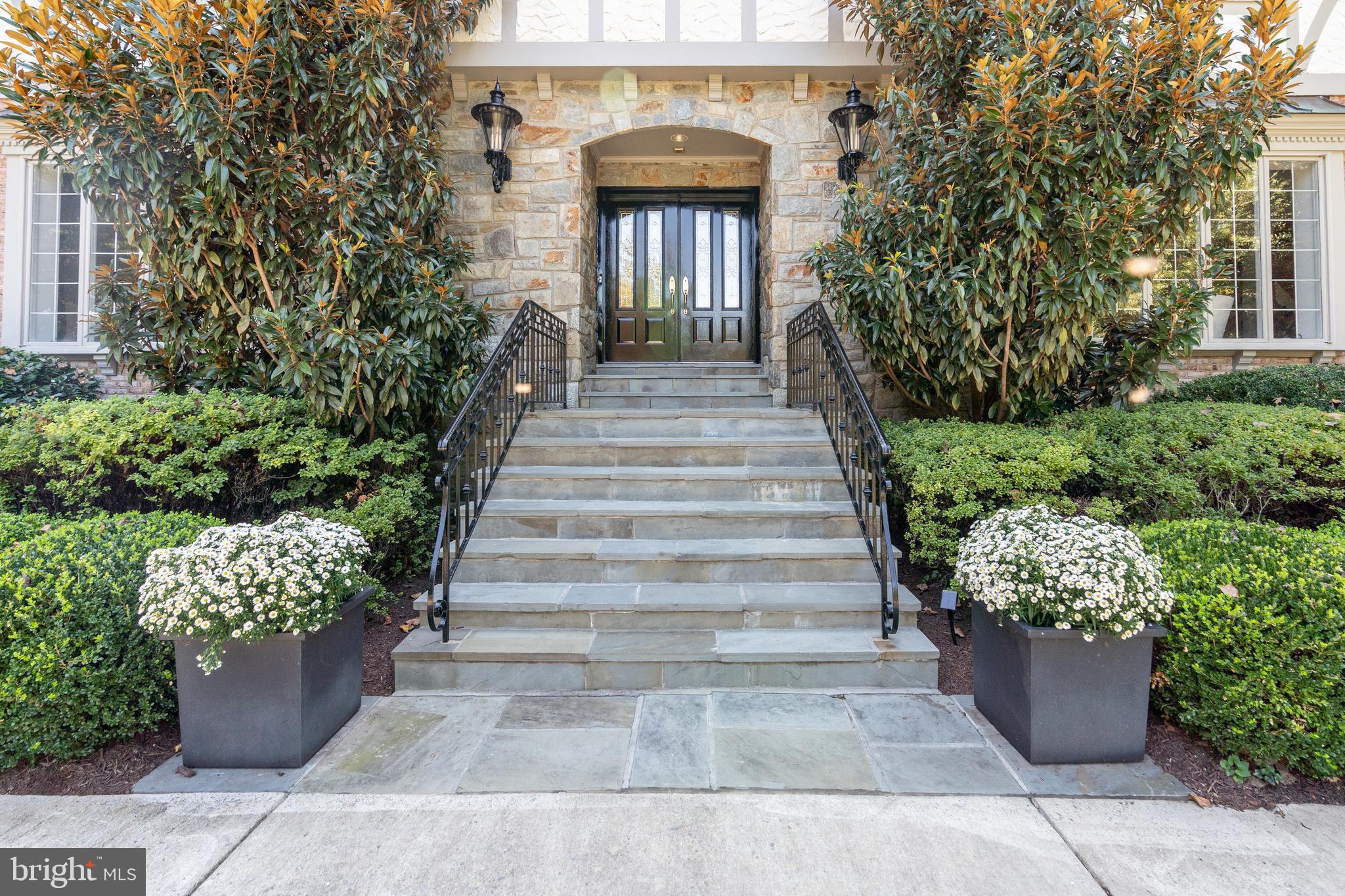 BANNOCKBURN ESTATES - Residential