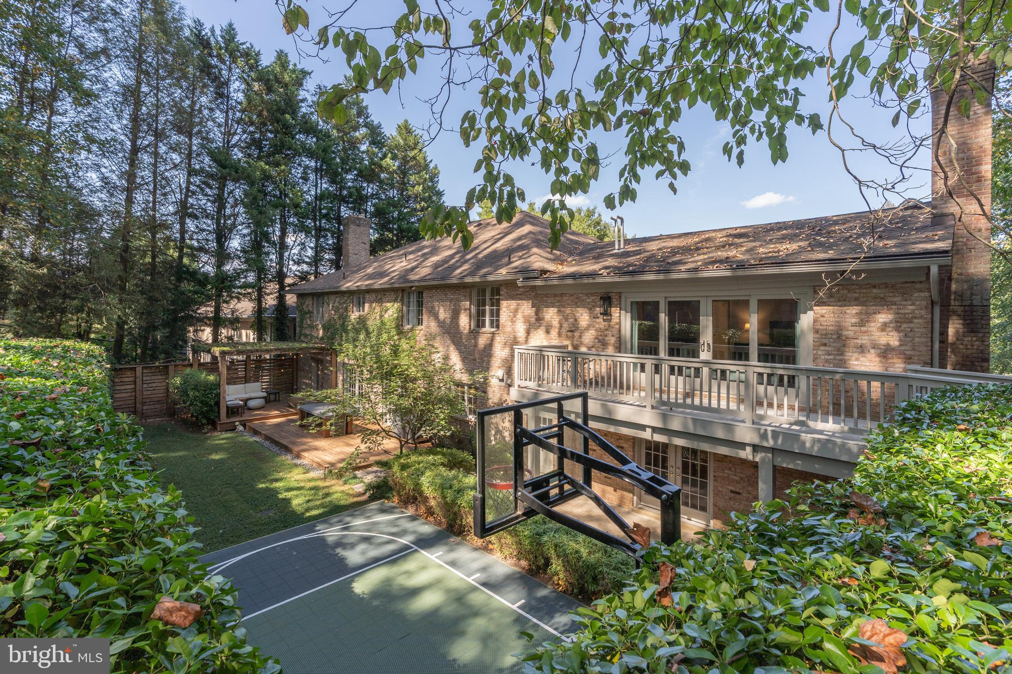 BANNOCKBURN ESTATES - Residential