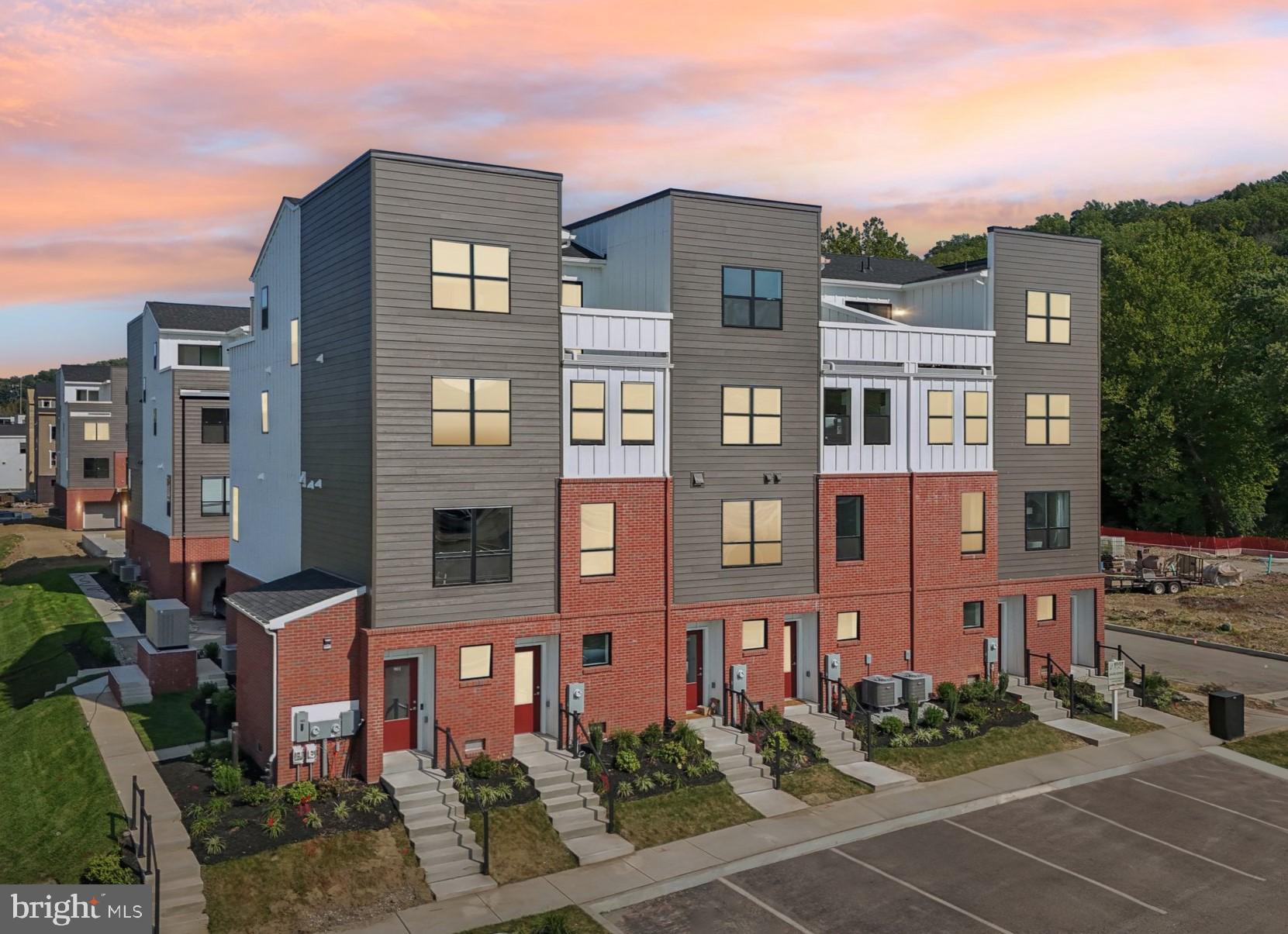 RIVER PLACE - Residential