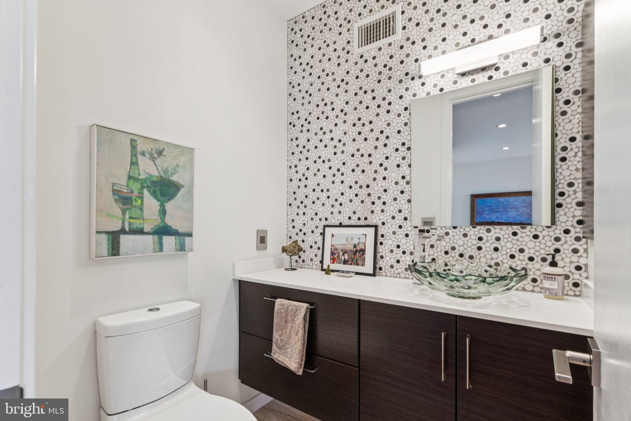 LOGAN SQUARE - Residential