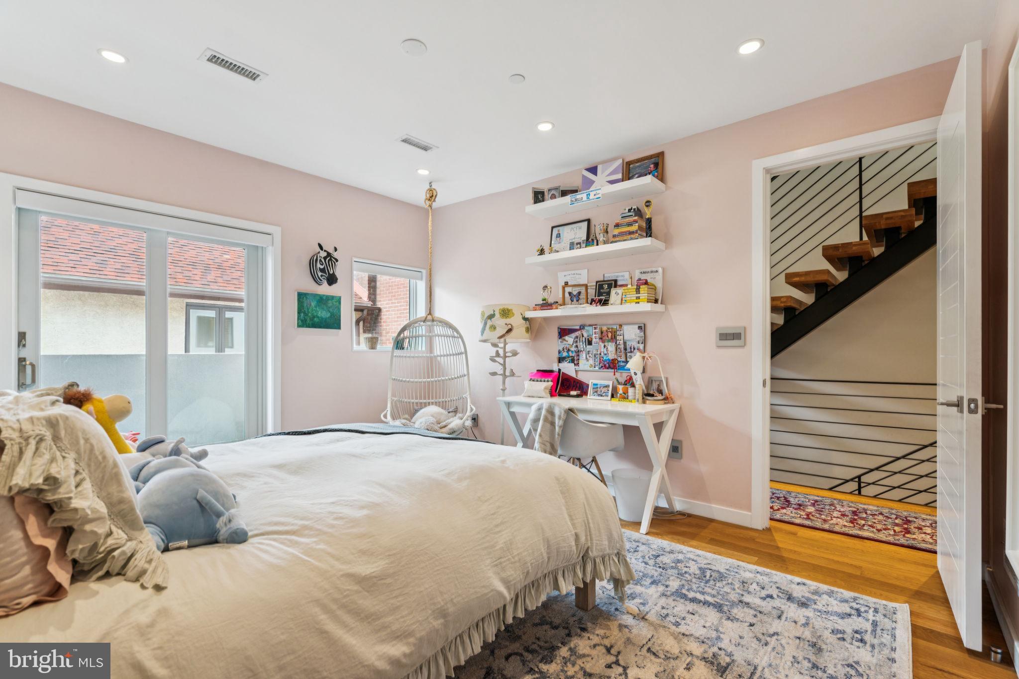 LOGAN SQUARE - Residential