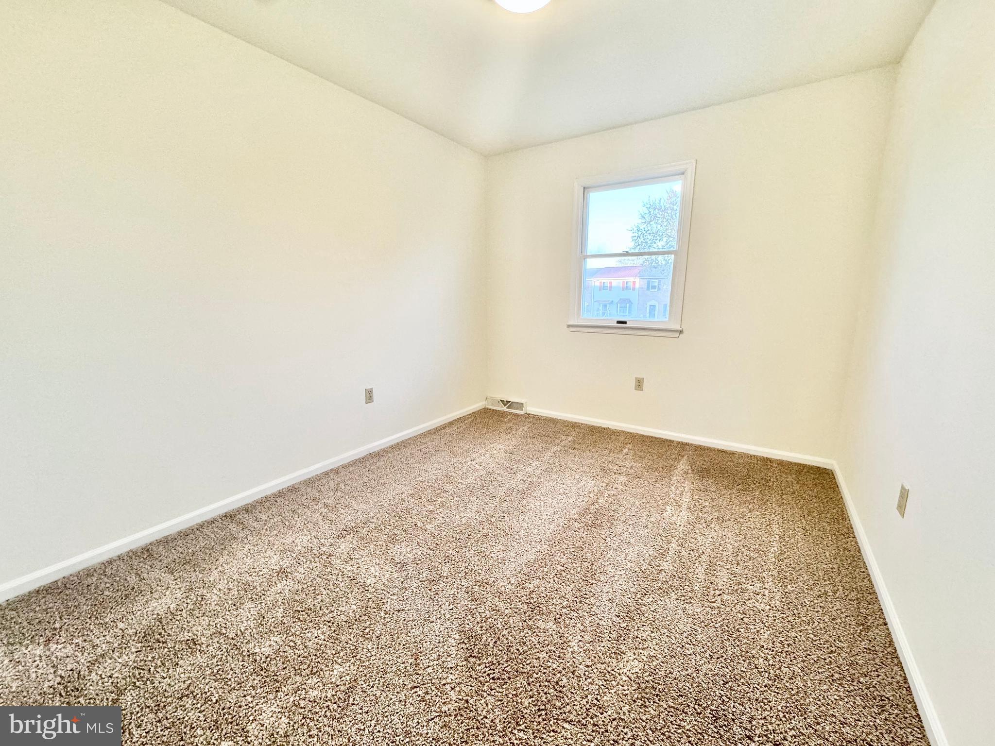 HAMPTON SQUARE - Residential