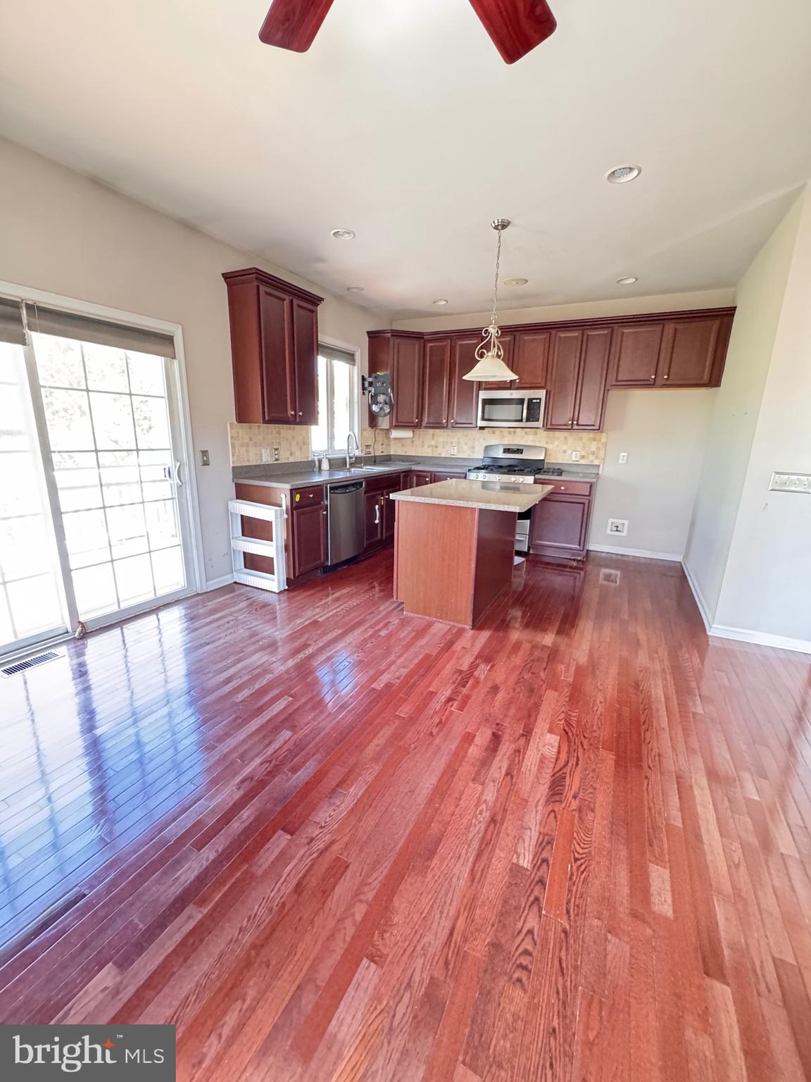WINDSOR RIDGE - Residential Lease