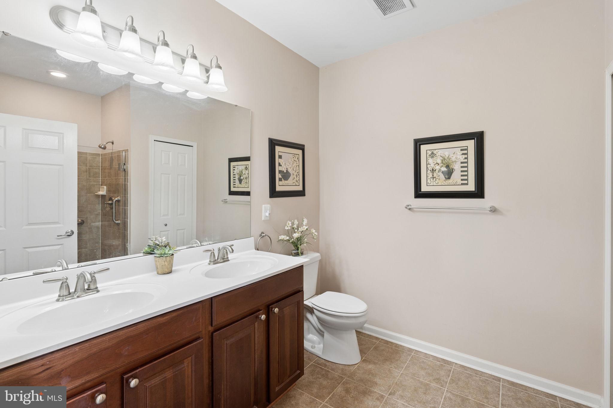 COURTYARDS AT WAVERLY WOODS EAST - Residential