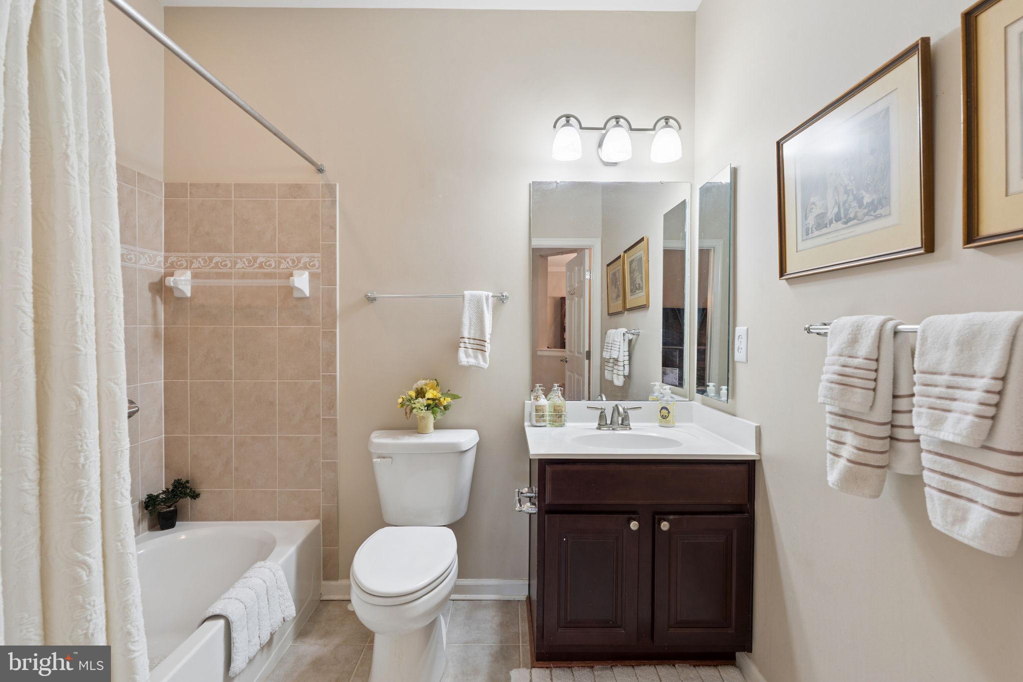 COURTYARDS AT WAVERLY WOODS EAST - Residential