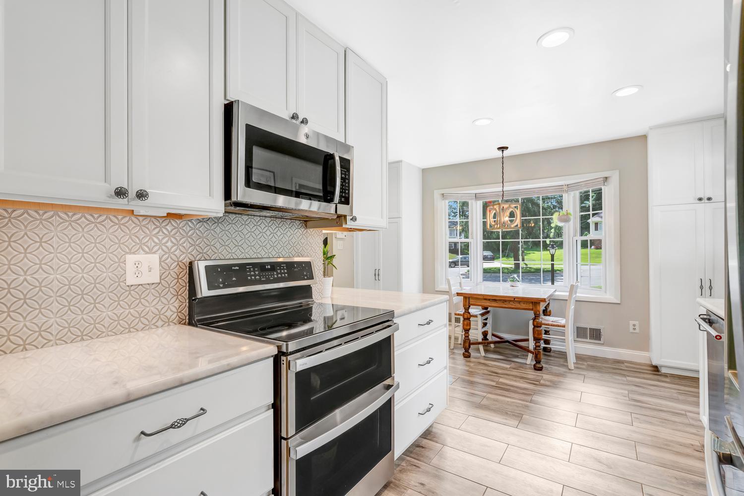 MANOR WOODS - Residential