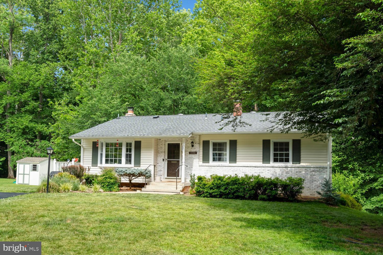 MANOR WOODS - Residential