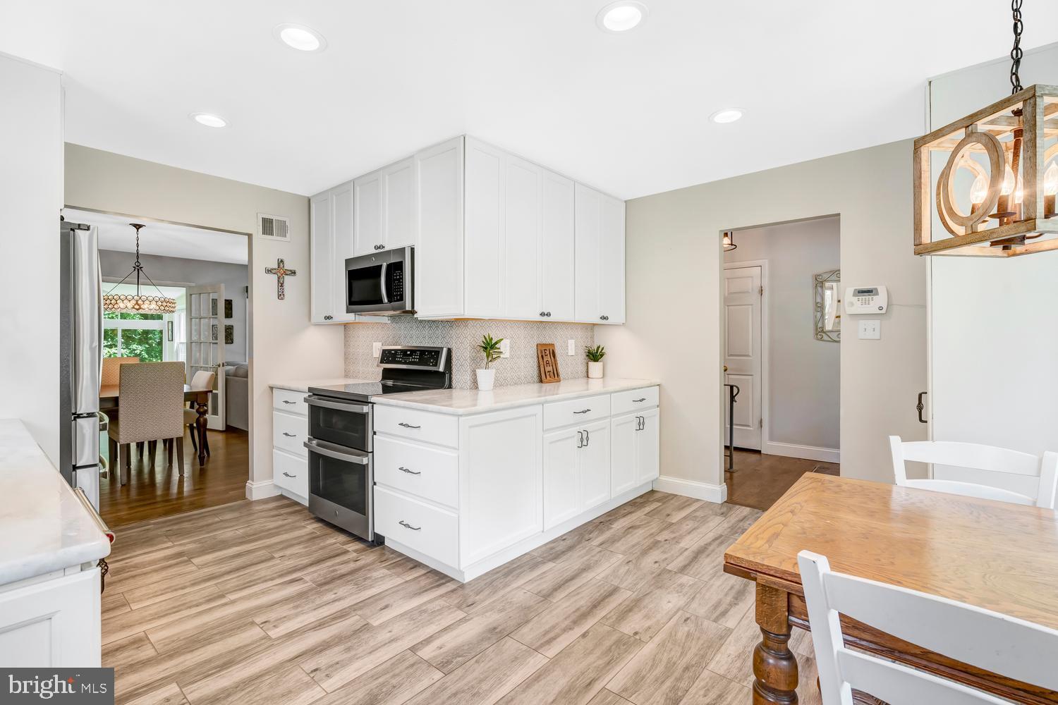 MANOR WOODS - Residential