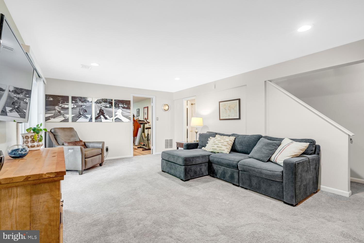 MANOR WOODS - Residential