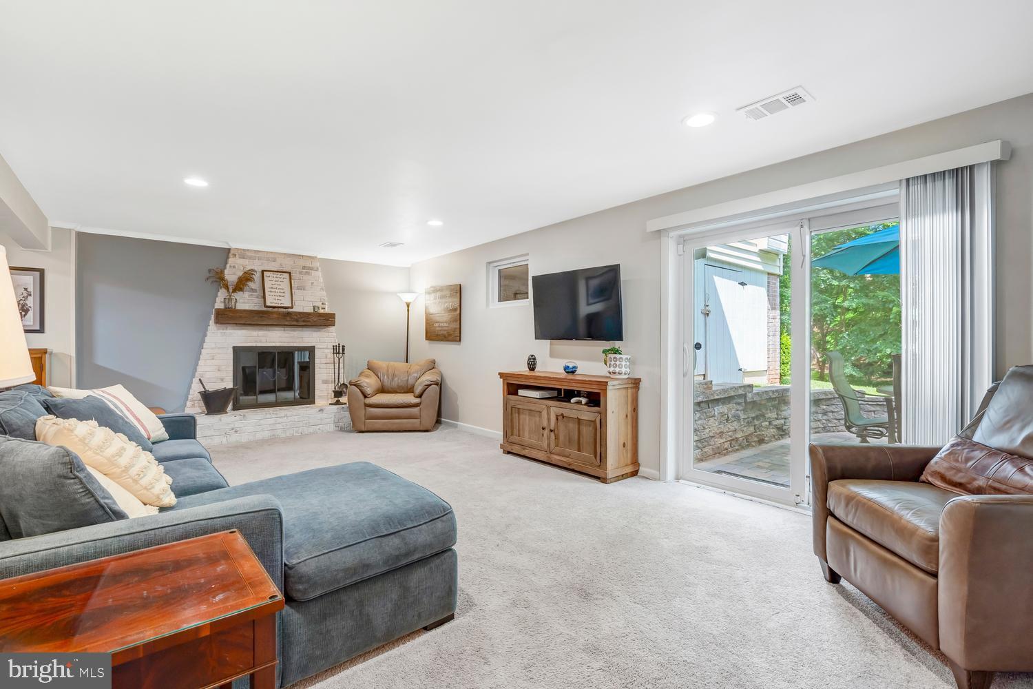 MANOR WOODS - Residential