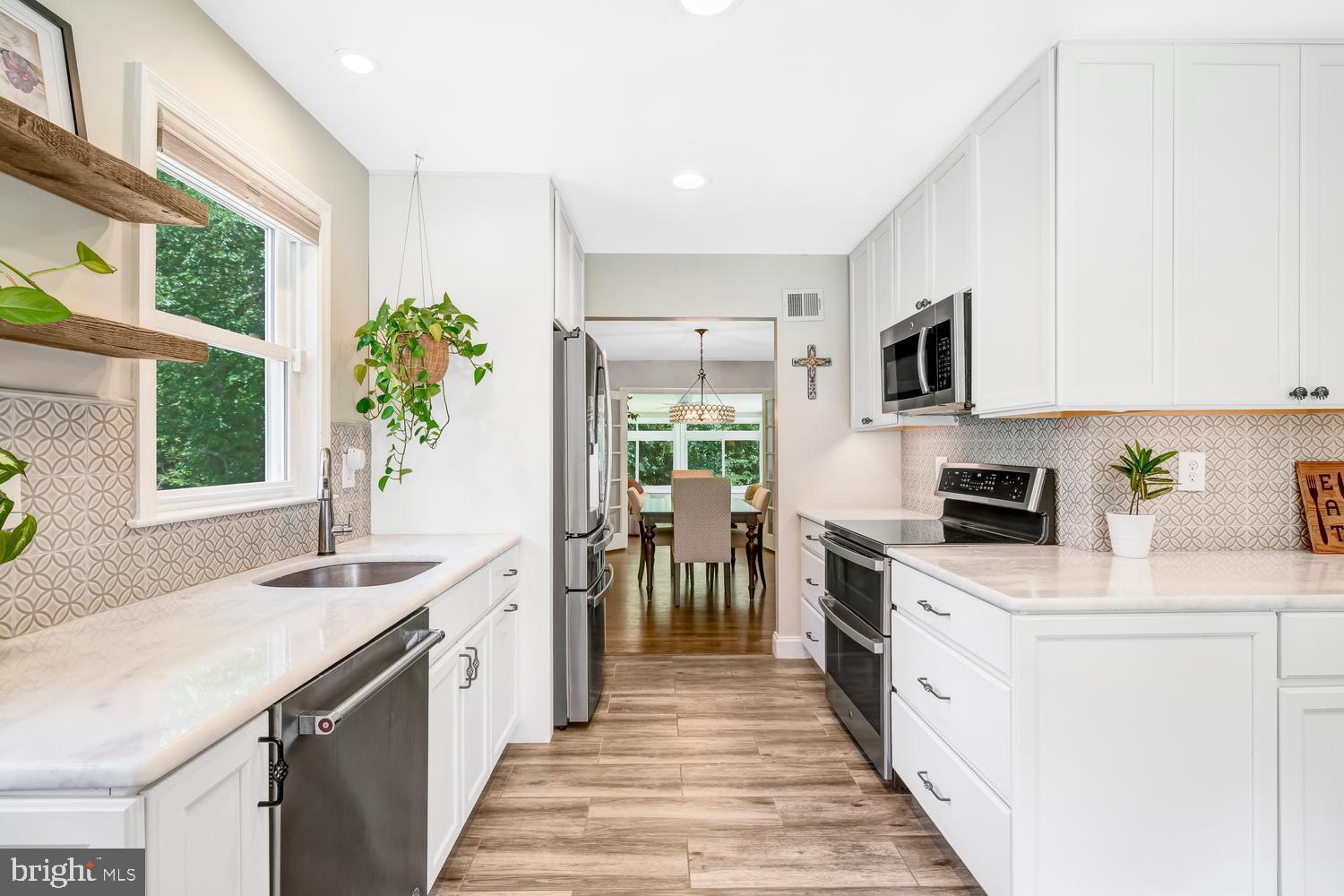 MANOR WOODS - Residential