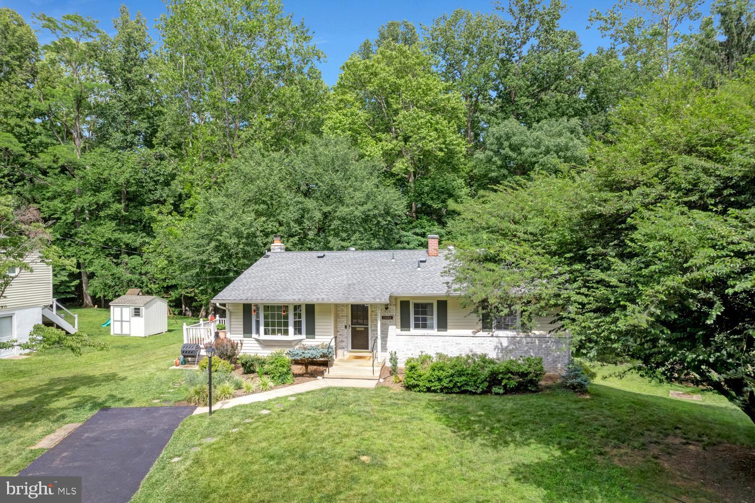 MANOR WOODS - Residential