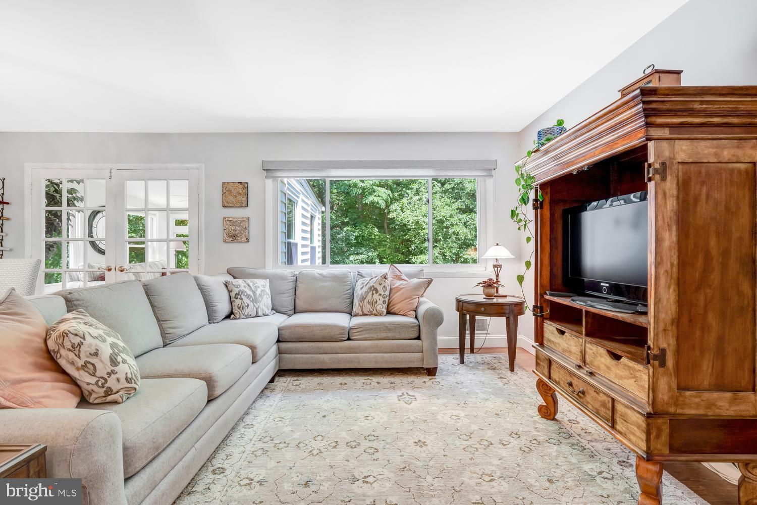 MANOR WOODS - Residential