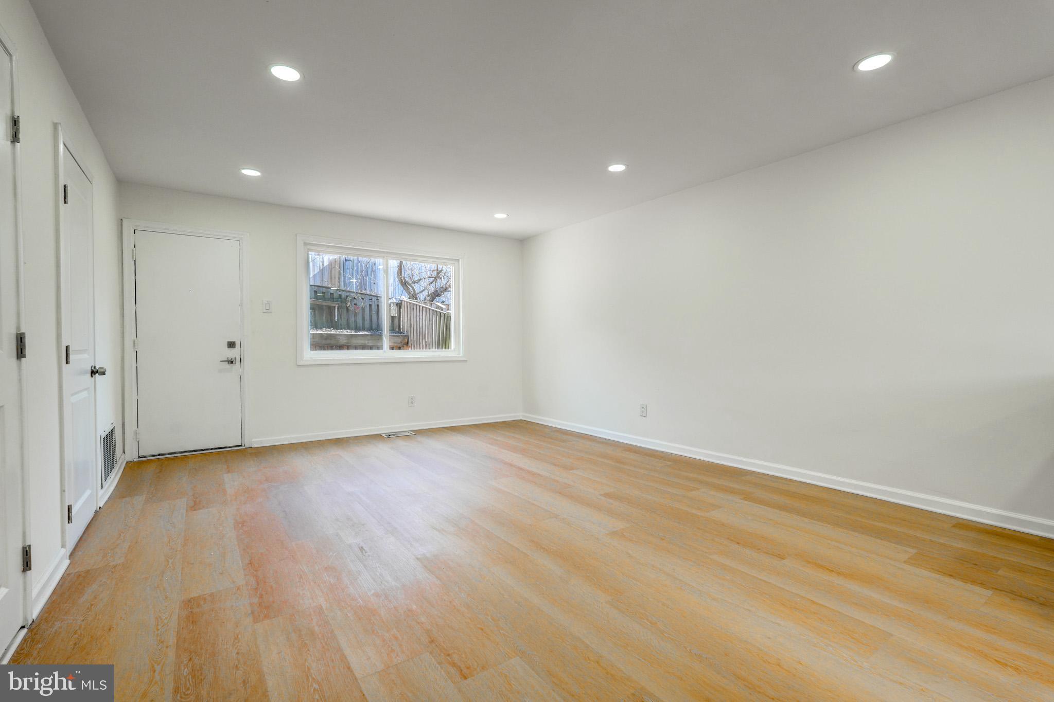 BEL PRE SQUARE - Residential