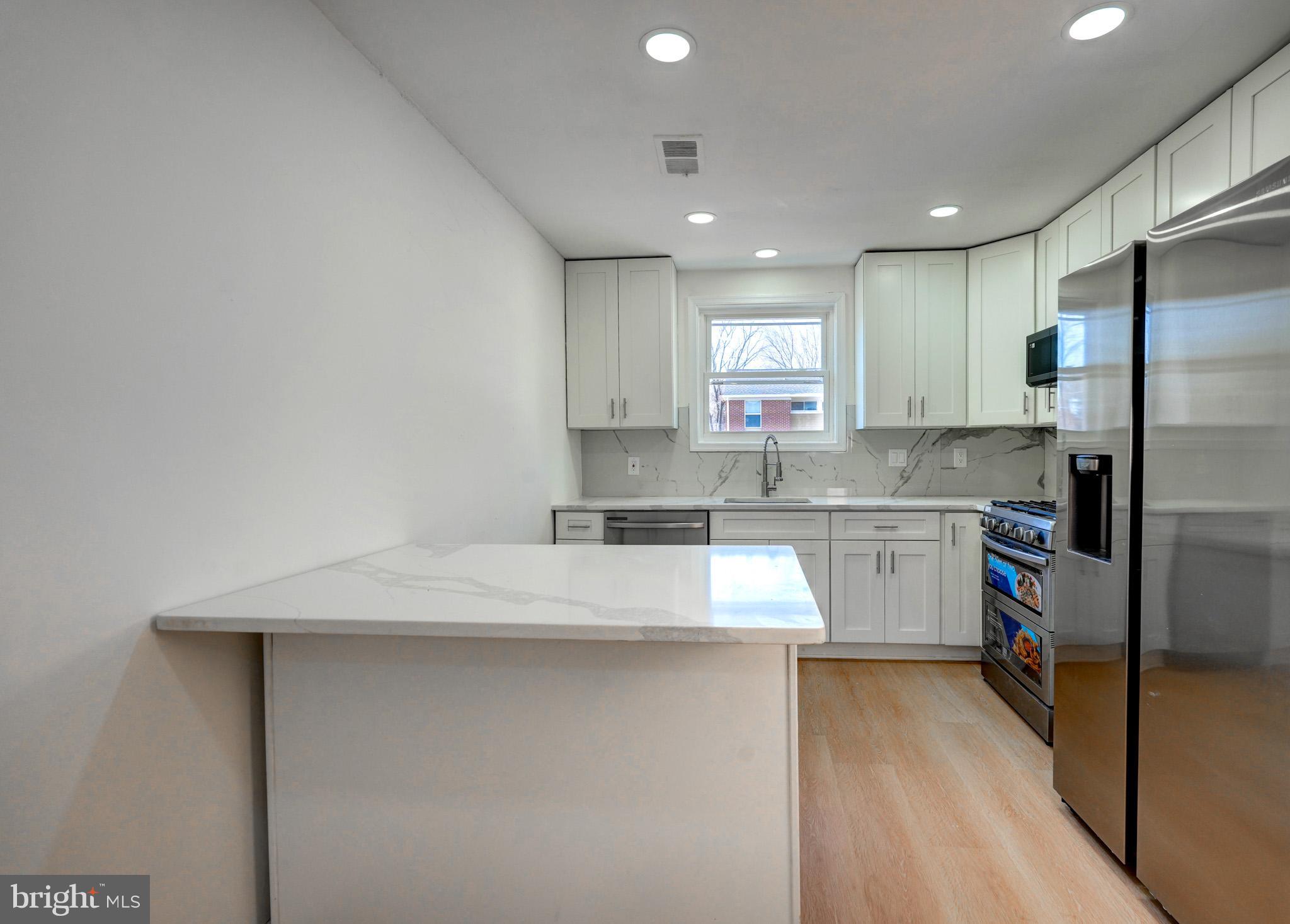 BEL PRE SQUARE - Residential
