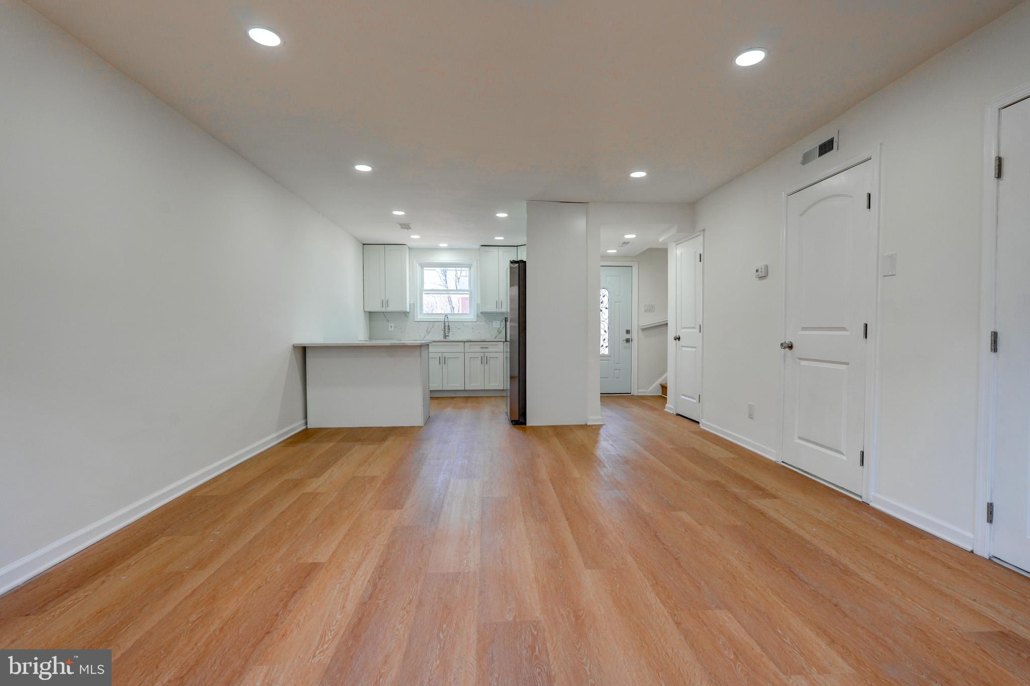 BEL PRE SQUARE - Residential