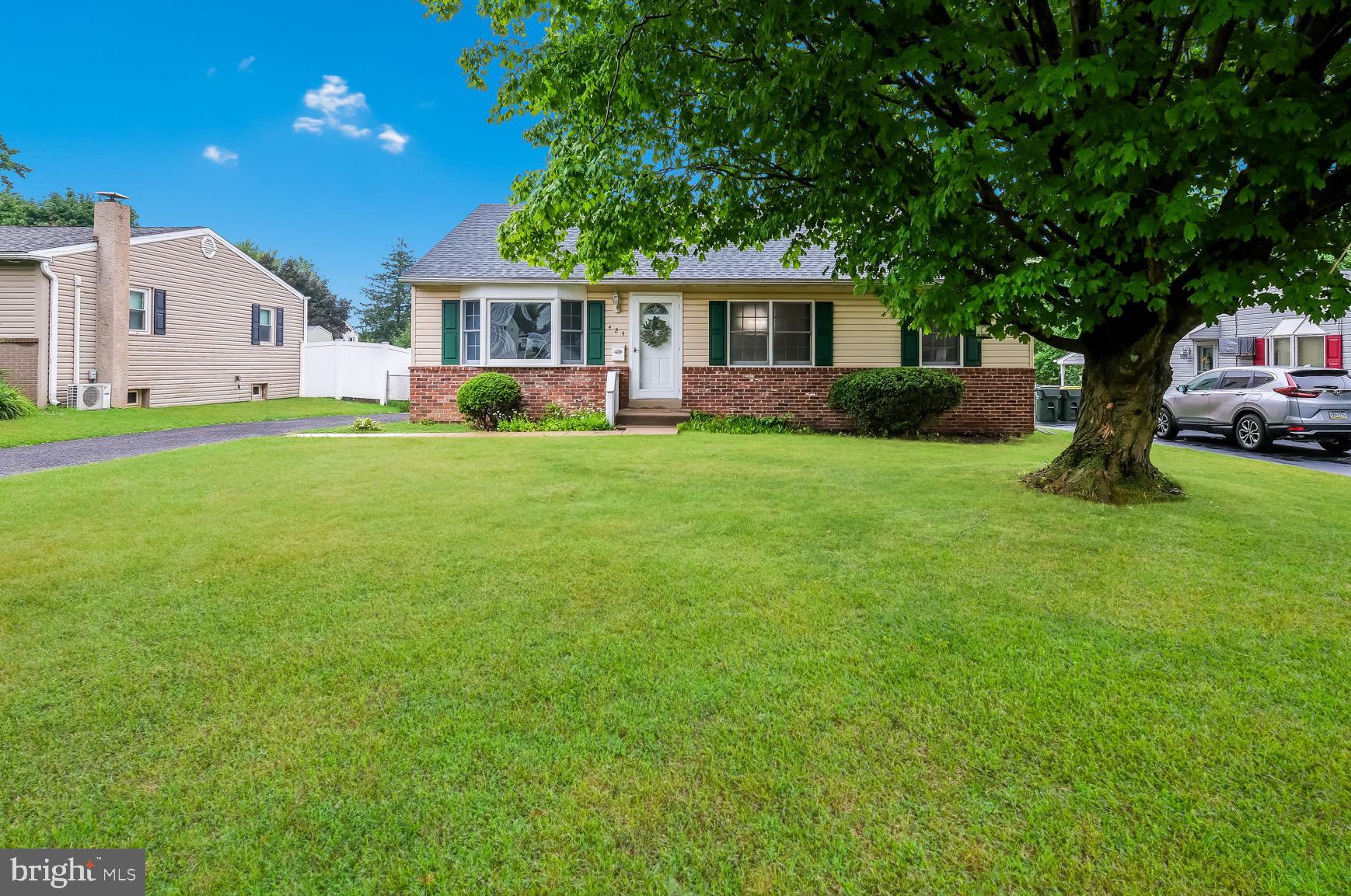 Welcome to 424 Mallard Road, a spacious 4-bedroom, 1.5-bath home offering a versatile and functional layout designed for comfortable everyday living and entertaining. Brand-new carpet throughout the home provides a fresh, updated feel, while generously sized rooms offer comfort and ample space.
The main level features a bright living room, formal dining room and eat in kitchen creating an inviting setting for both everyday living and special gatherings. Upstairs, you’ll find three generously sized bedrooms and a full bath. The lower level significantly expands the home’s living space with a large family room, a fourth bedroom, a convenient half bath, laundry room and a versatile flex room ideal for a home office, playroom, fitness area, hobby room, or additional storage. Step outside to the screened-in porch, the perfect place to enjoy your morning coffee, unwind in the evening, or entertain family and friends.  This home offers exceptional potential and is ready for its next owner to bring a vision with their personal style and updates.   Conveniently located close to shopping, parks, and restaurants.
Updates include a roof installed in 2020,  hot water heater replaced in 2023, new refrigerator June 2026.