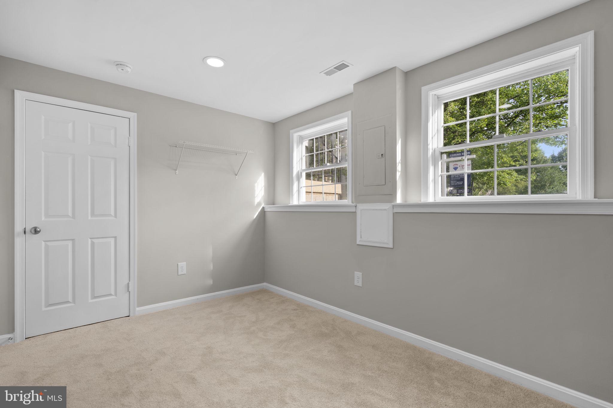 FLOWER HILL - Residential