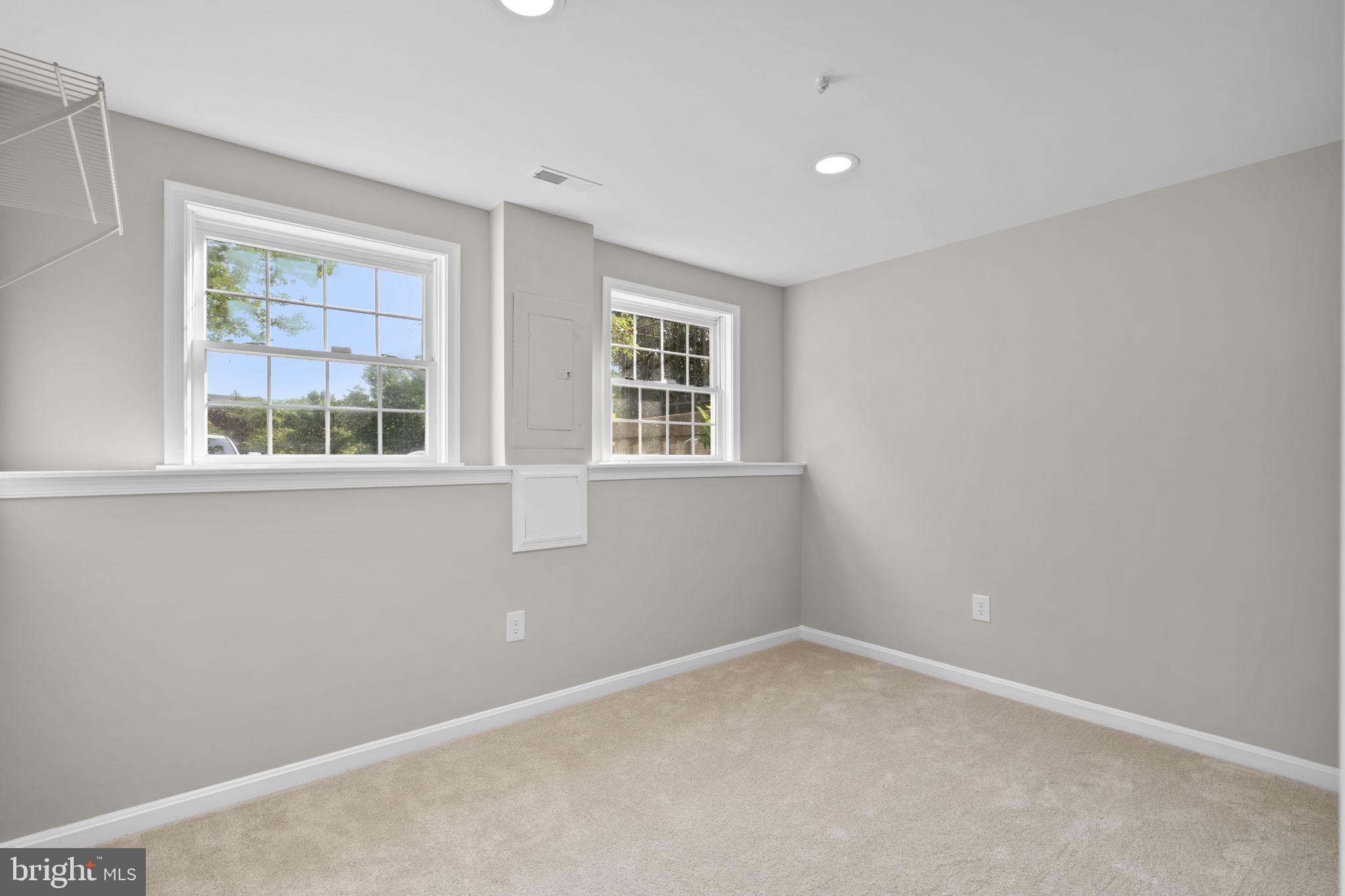 FLOWER HILL - Residential