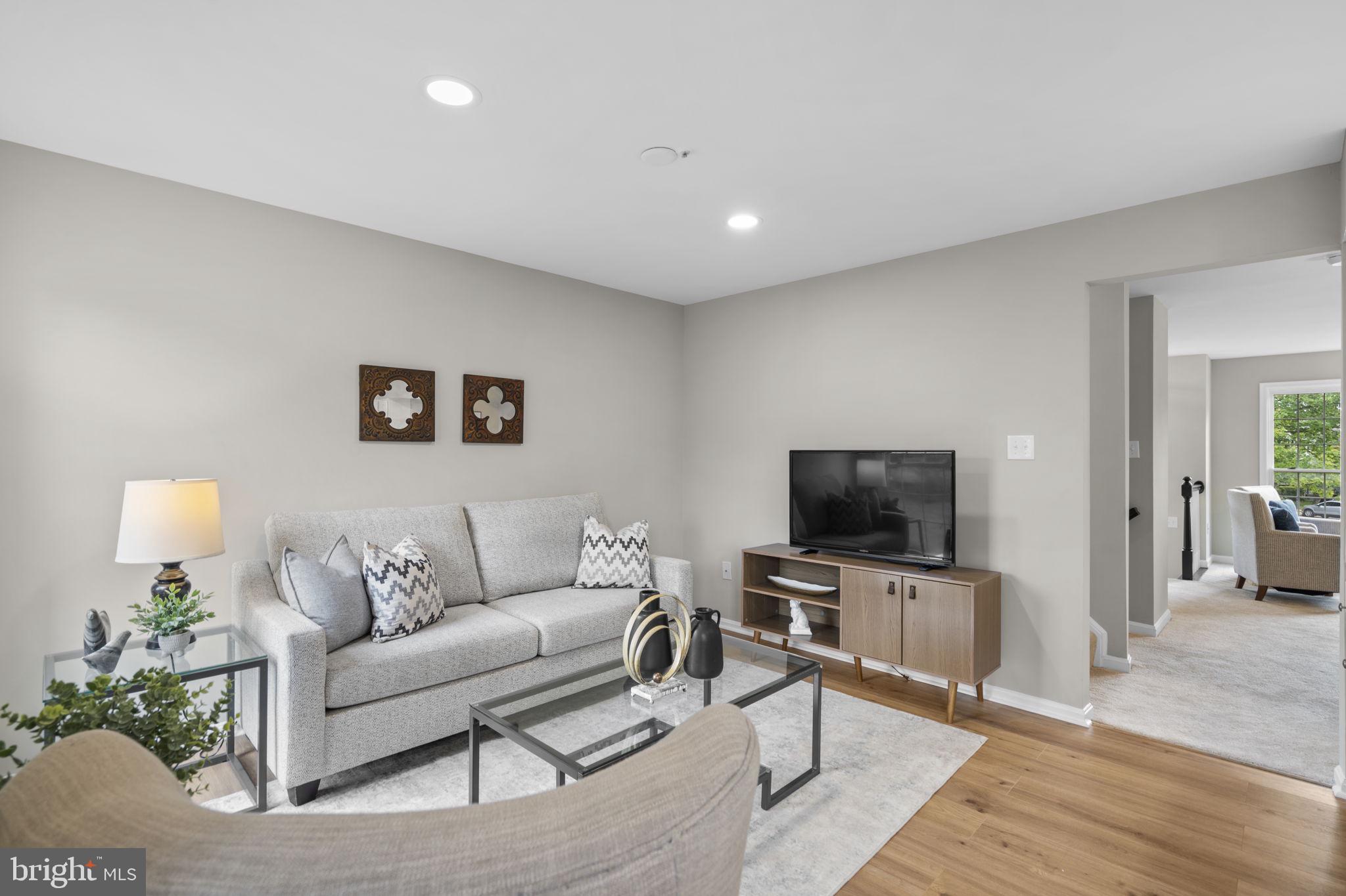 FLOWER HILL - Residential