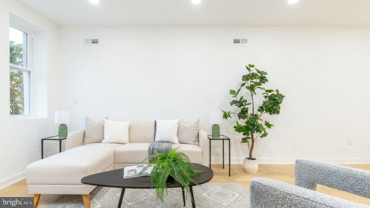 PORT RICHMOND - Residential
