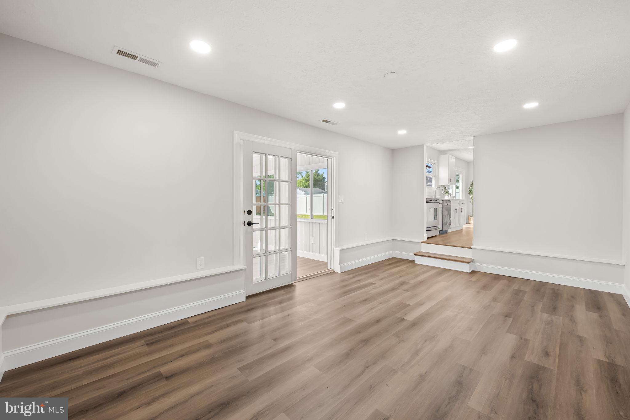 BAY COUNTRY - Residential