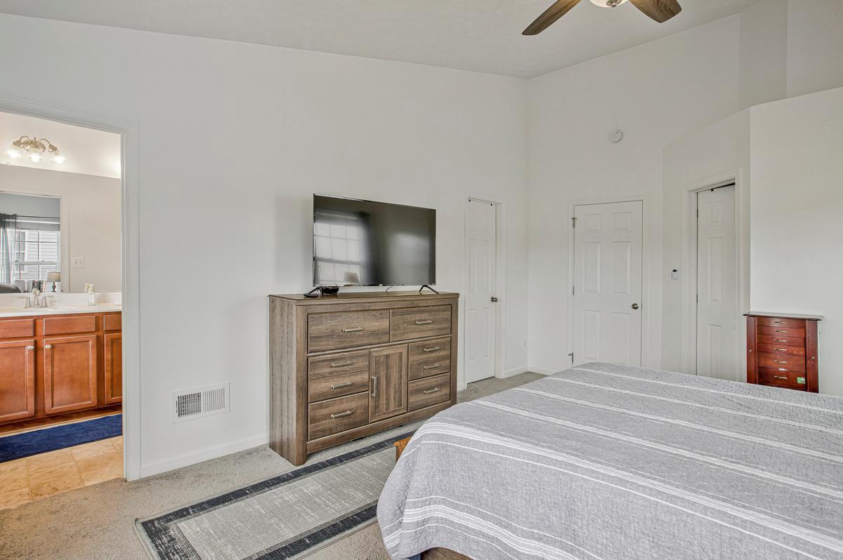 HOLLY WOODS - Residential