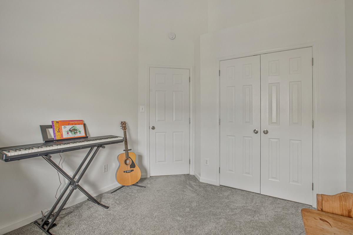 HOLLY WOODS - Residential