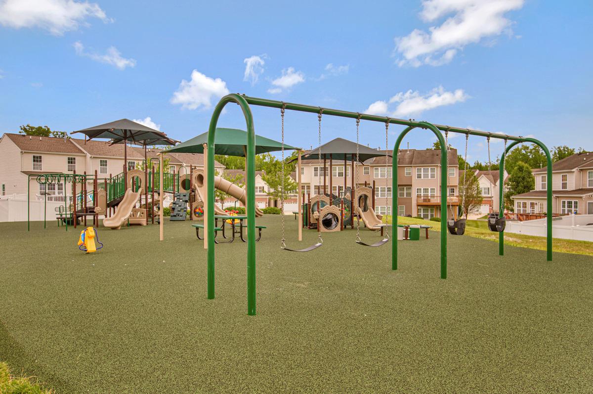 HOLLY WOODS - Residential