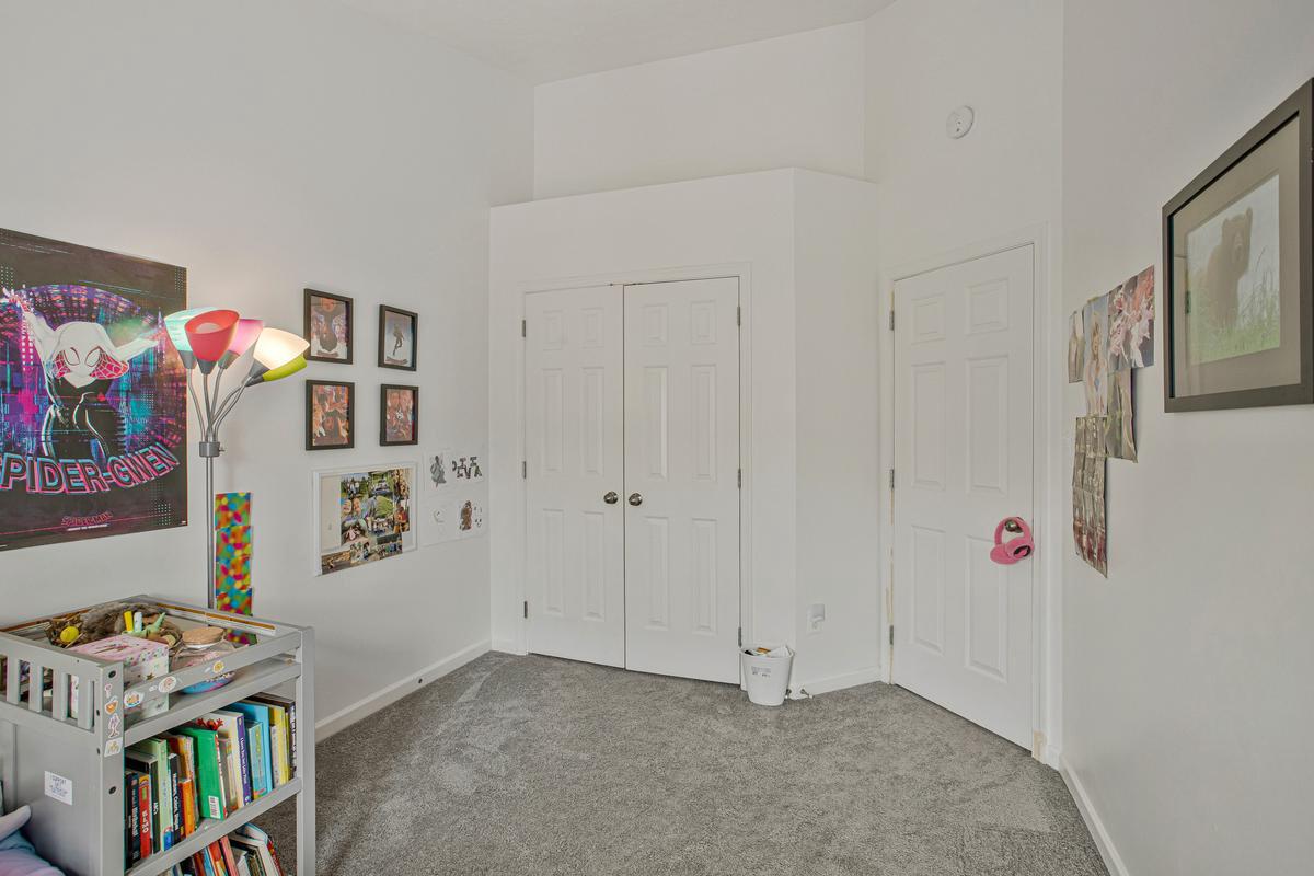 HOLLY WOODS - Residential