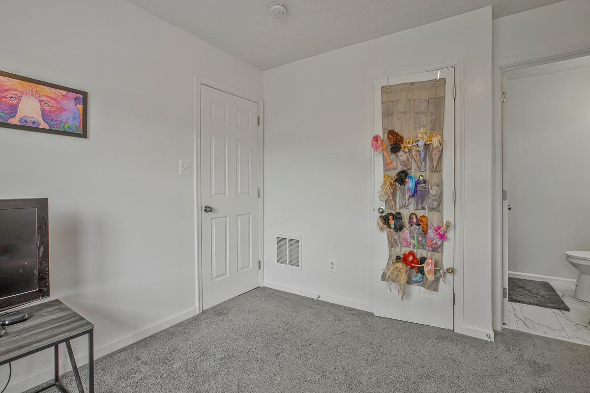 HOLLY WOODS - Residential