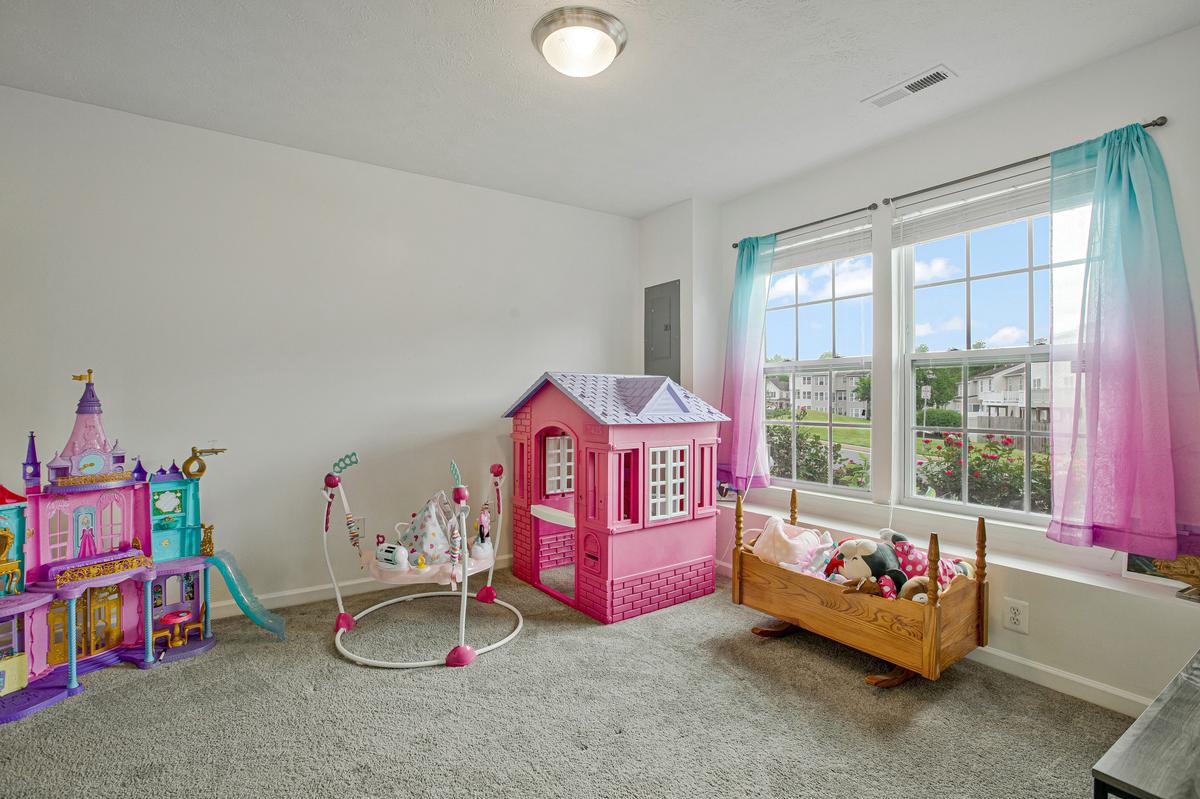 HOLLY WOODS - Residential